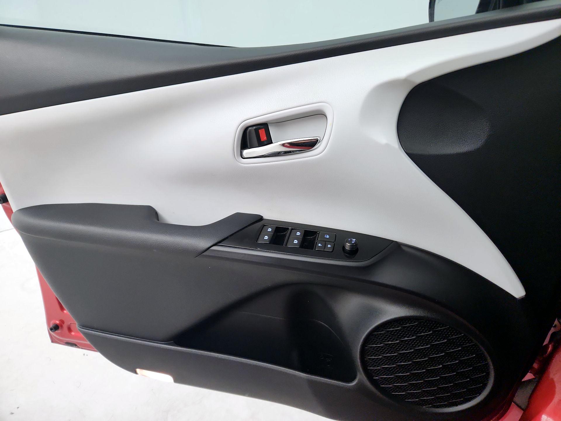 Thumbnail: 2017 Toyota Prius - 12