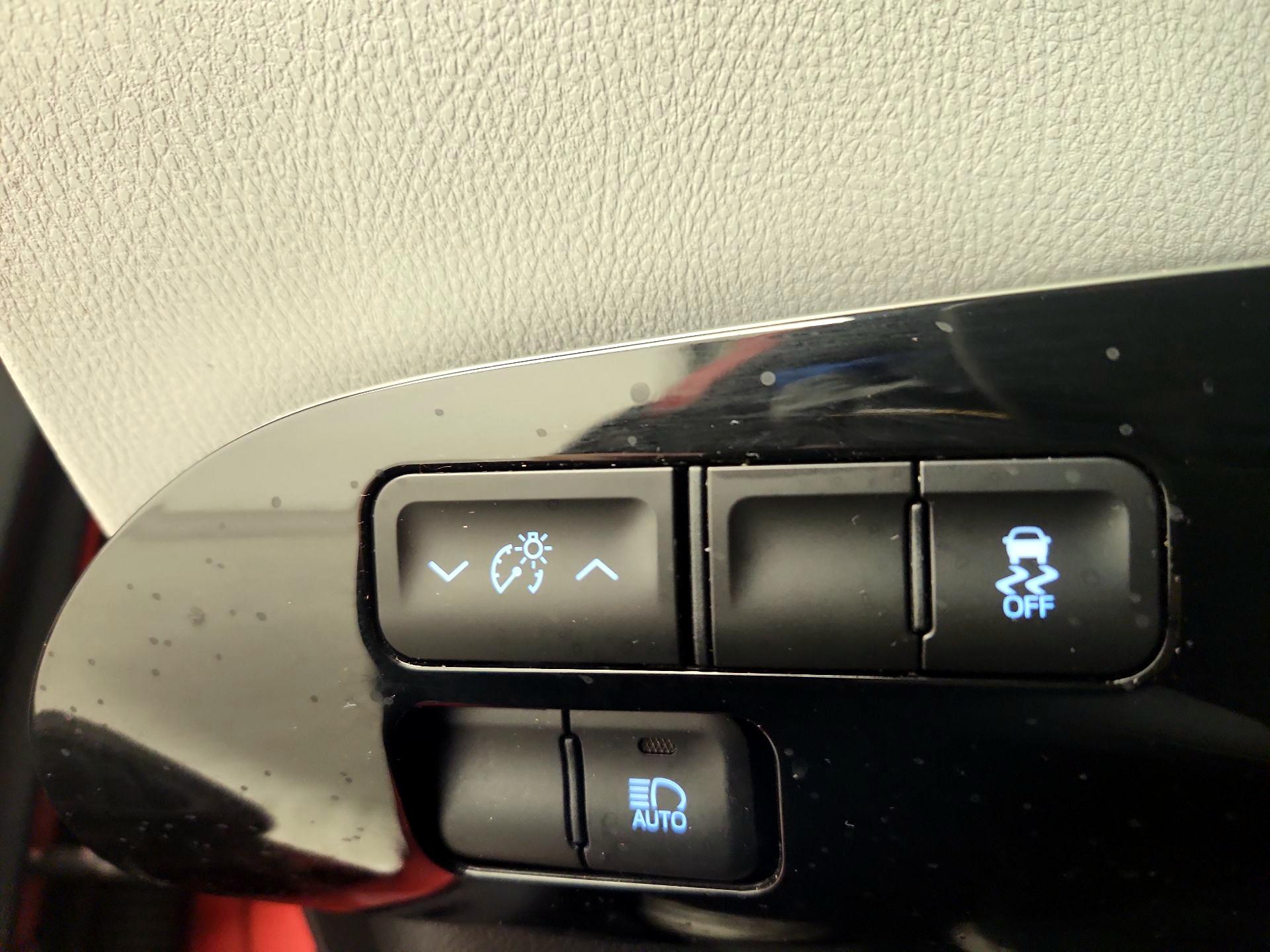 Thumbnail: 2017 Toyota Prius - 13