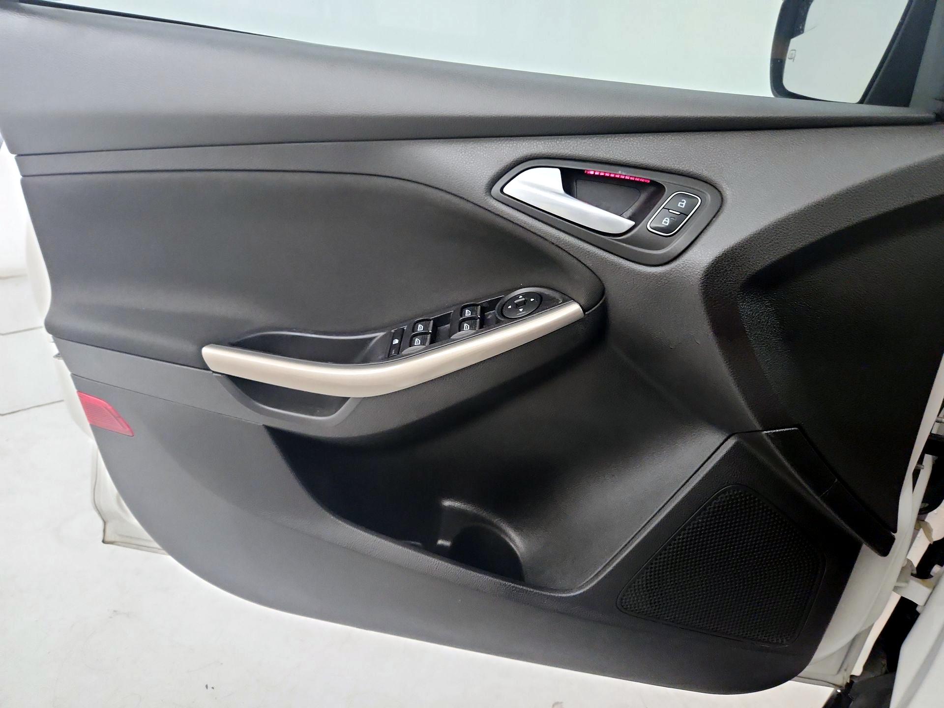 Thumbnail: 2017 Ford Focus - 12