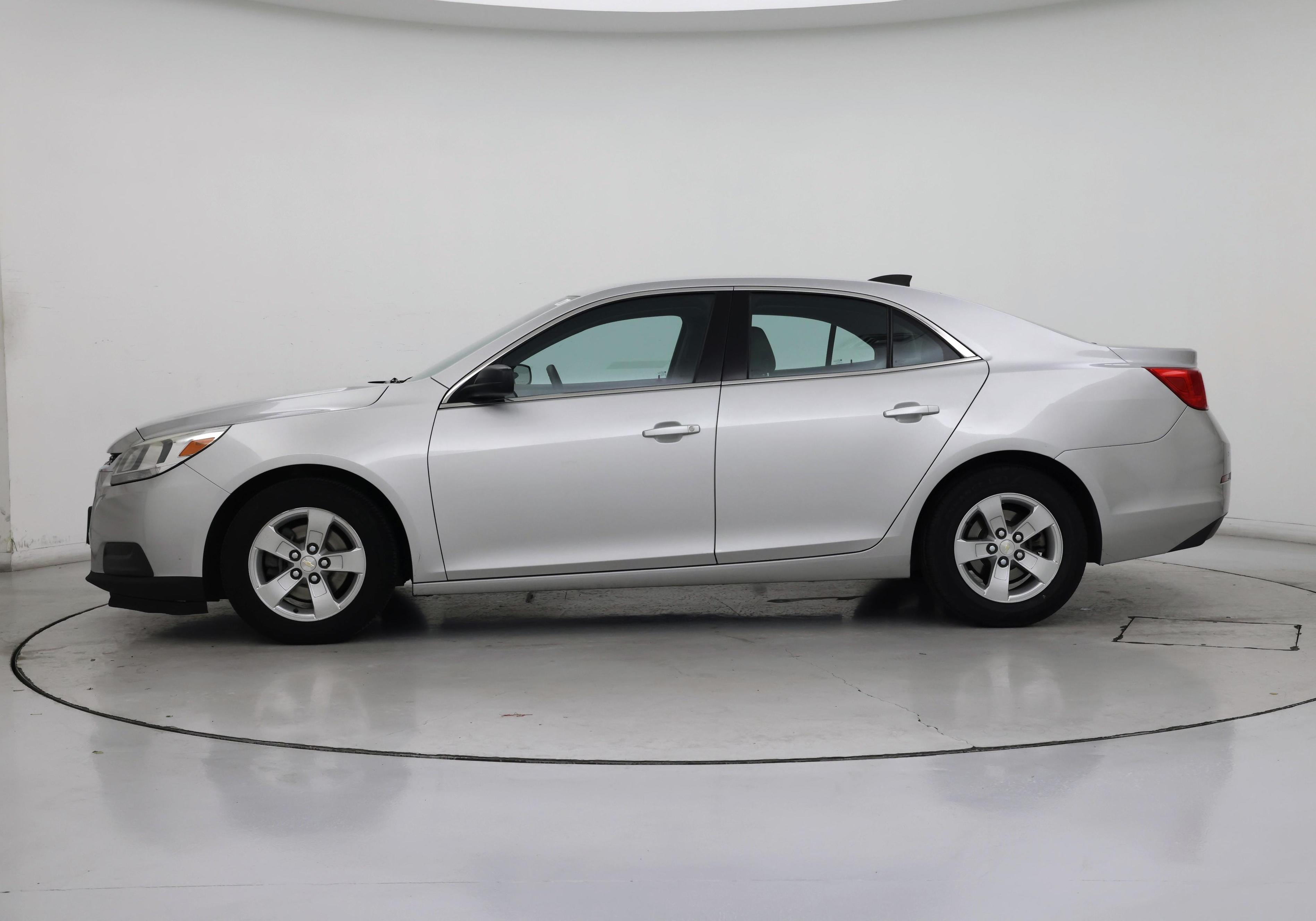 Thumbnail: 2016 Chevrolet Malibu - 3