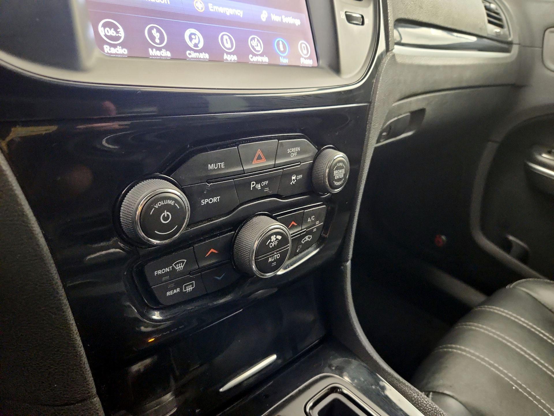 Thumbnail: 2018 Chrysler 300 - 16