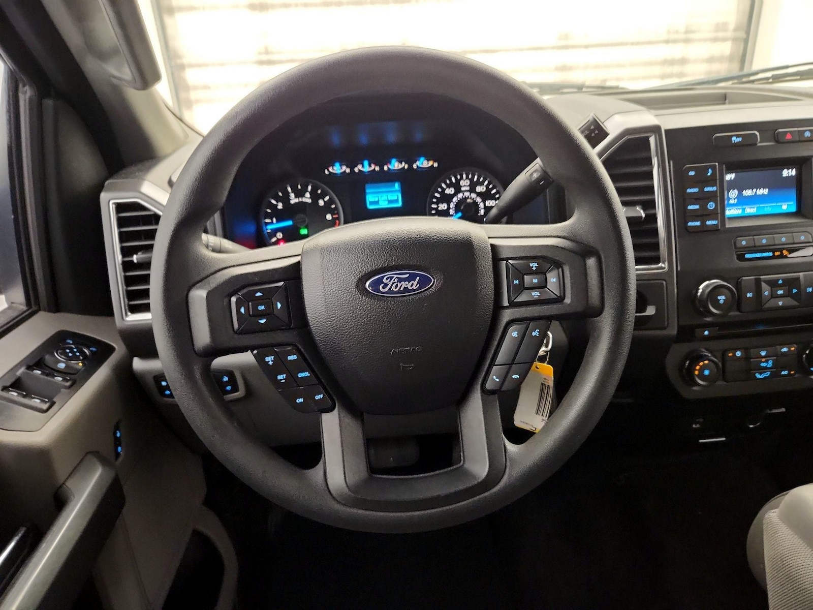 2017 Ford F-150 XLT - Photo 11
