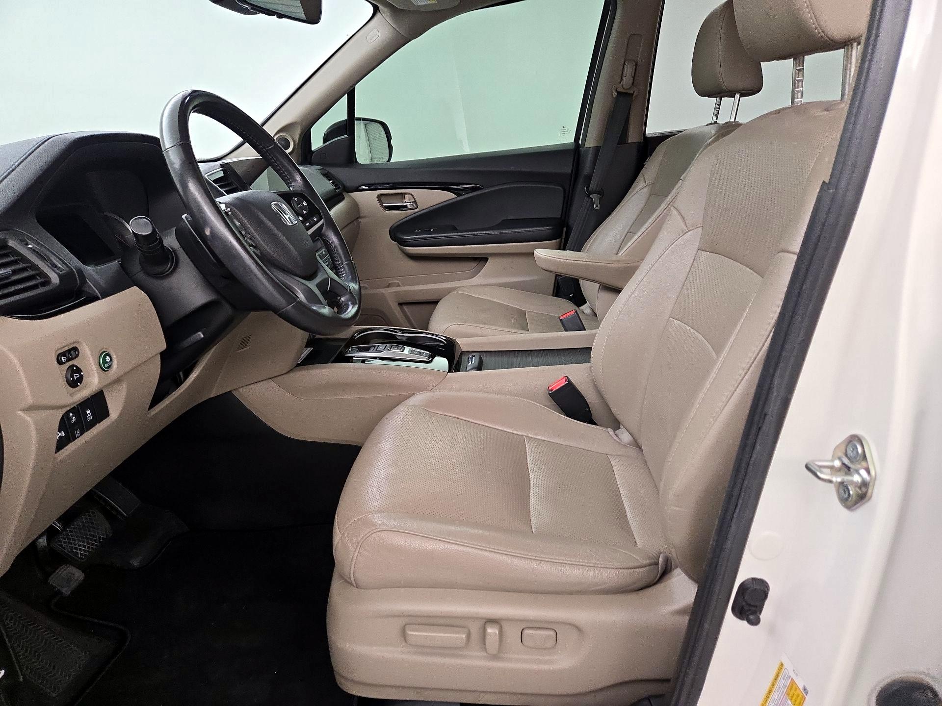 Thumbnail: 2019 Honda Pilot - 11