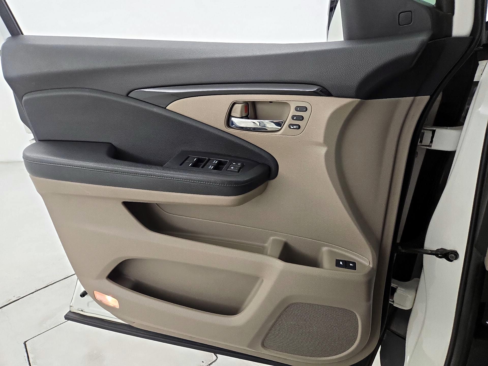 Thumbnail: 2019 Honda Pilot - 12
