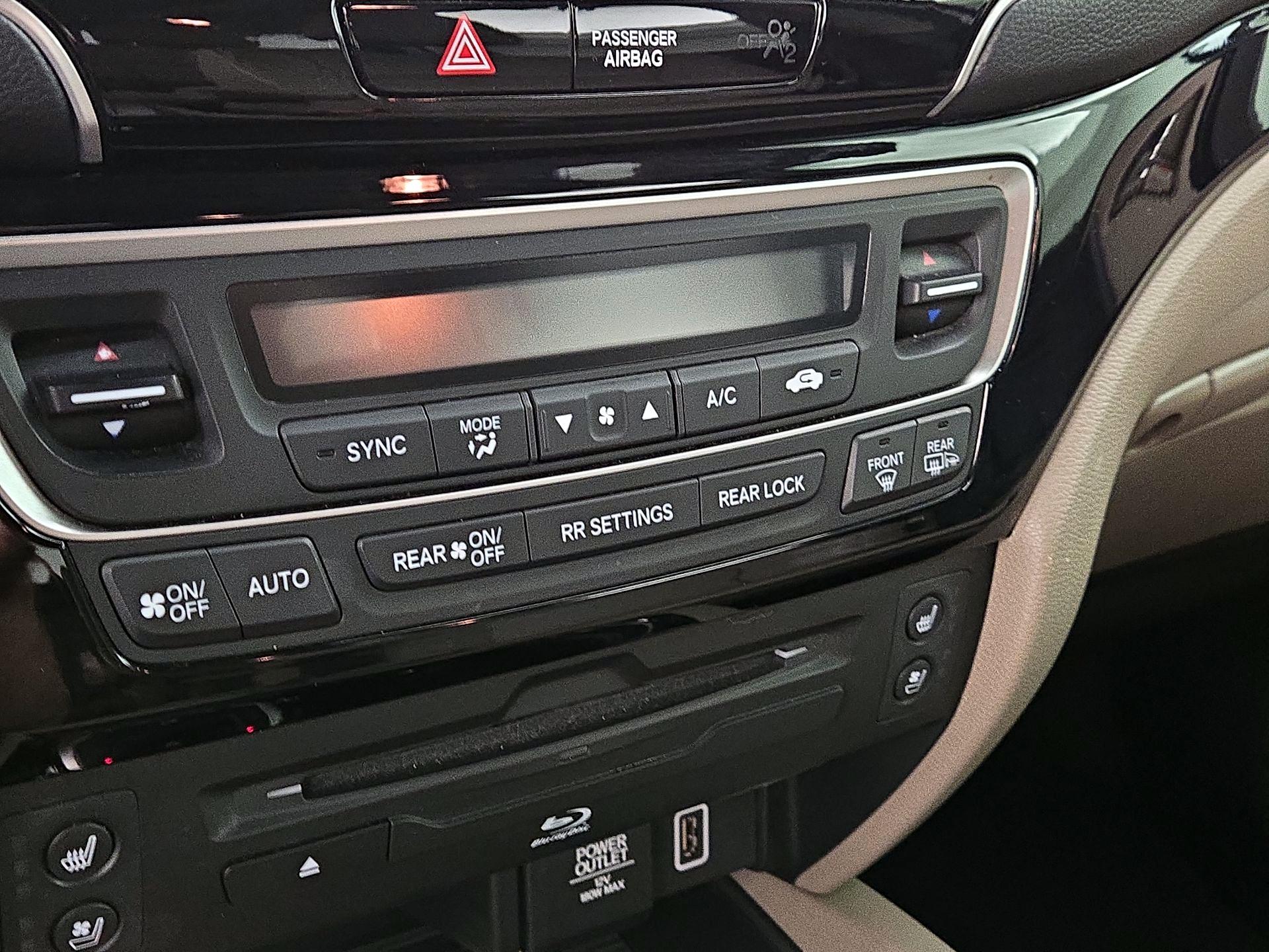 Thumbnail: 2019 Honda Pilot - 17
