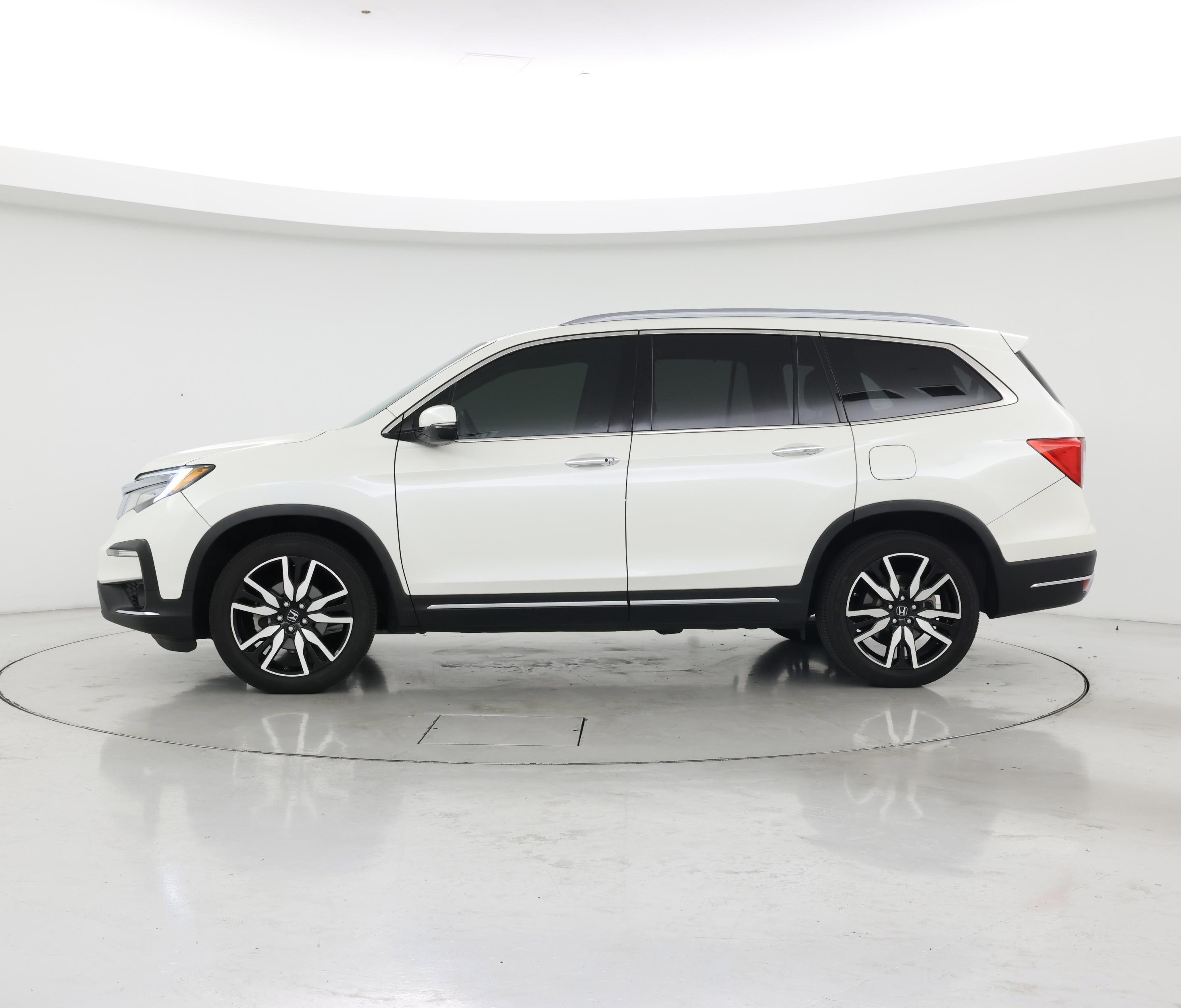 Thumbnail: 2019 Honda Pilot - 3