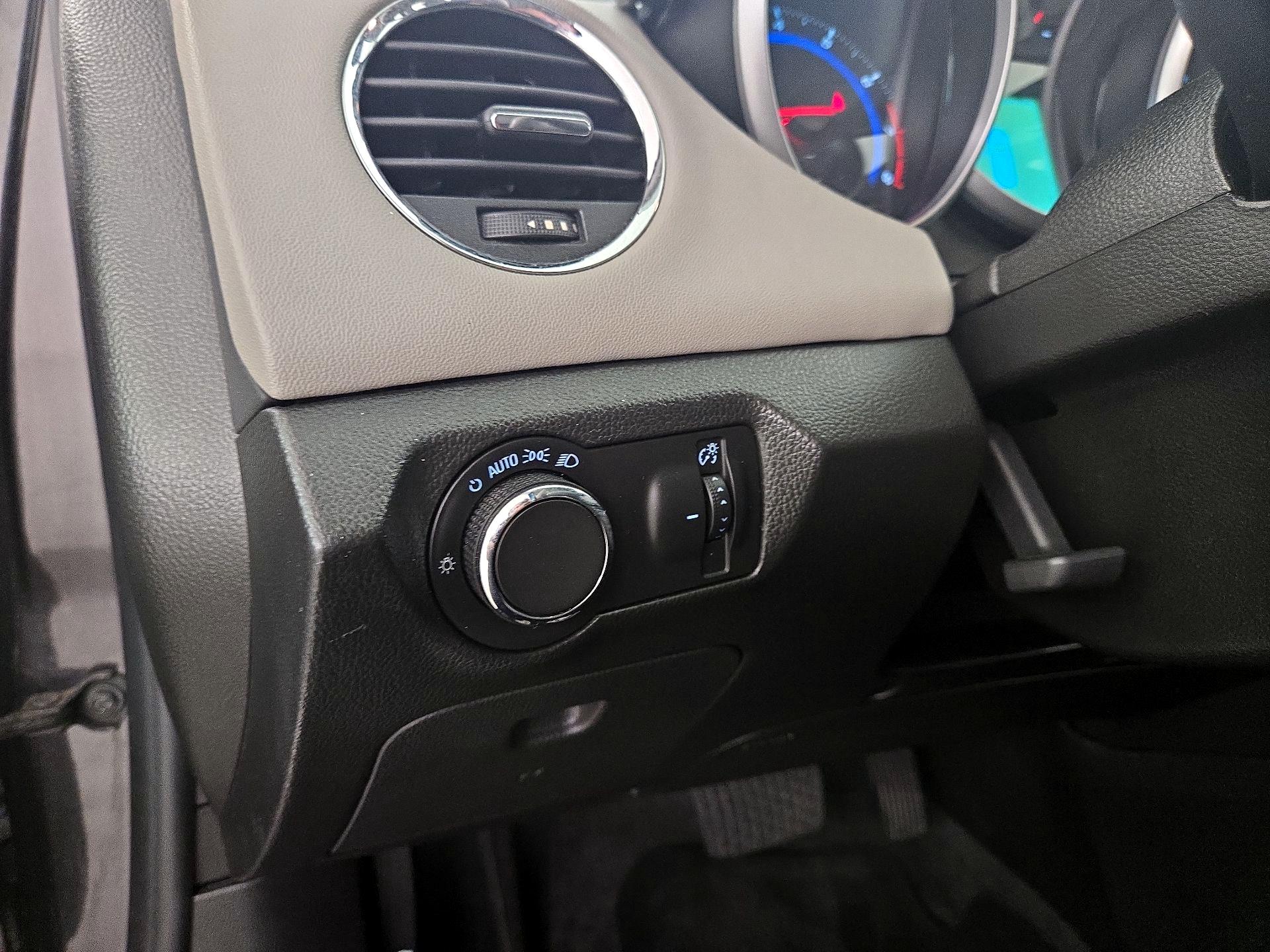 Thumbnail: 2016 Chevrolet Cruze - 13