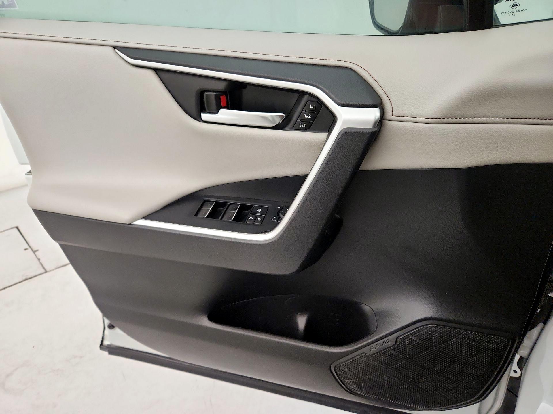Thumbnail: 2022 Toyota RAV4 - 12