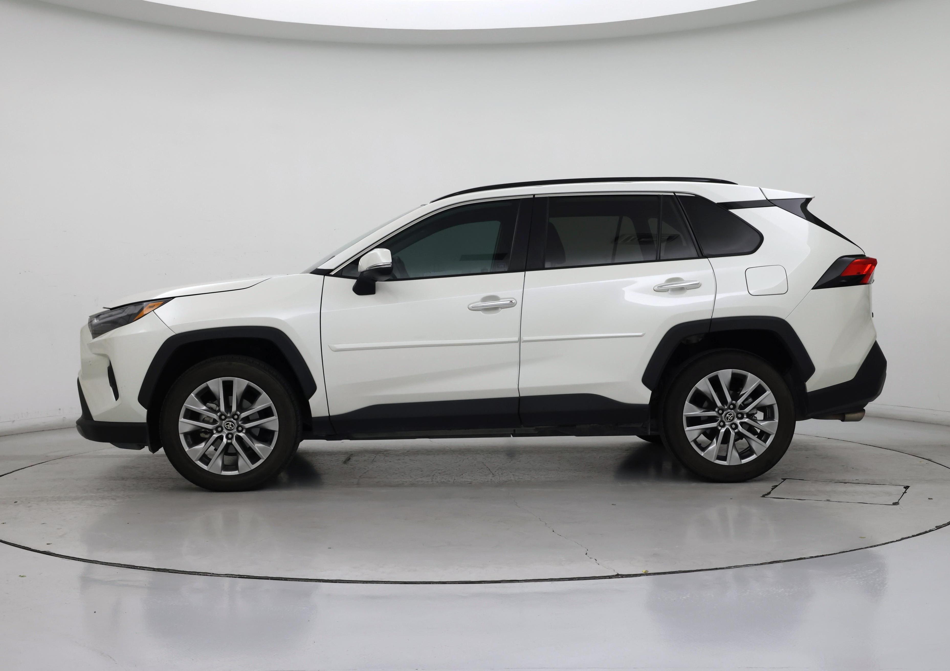 Thumbnail: 2022 Toyota RAV4 - 3