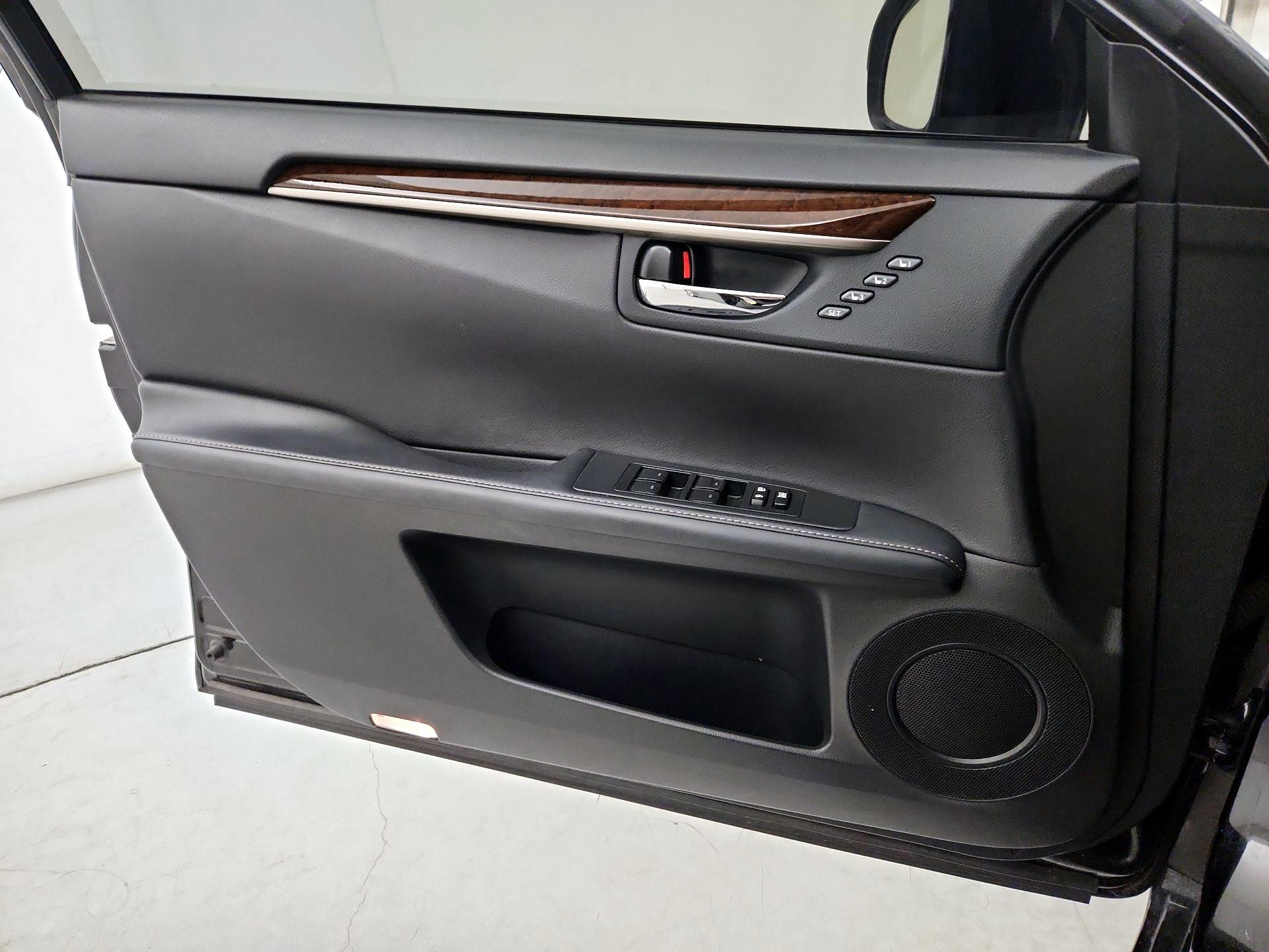 Thumbnail: 2015 Lexus ES - 12