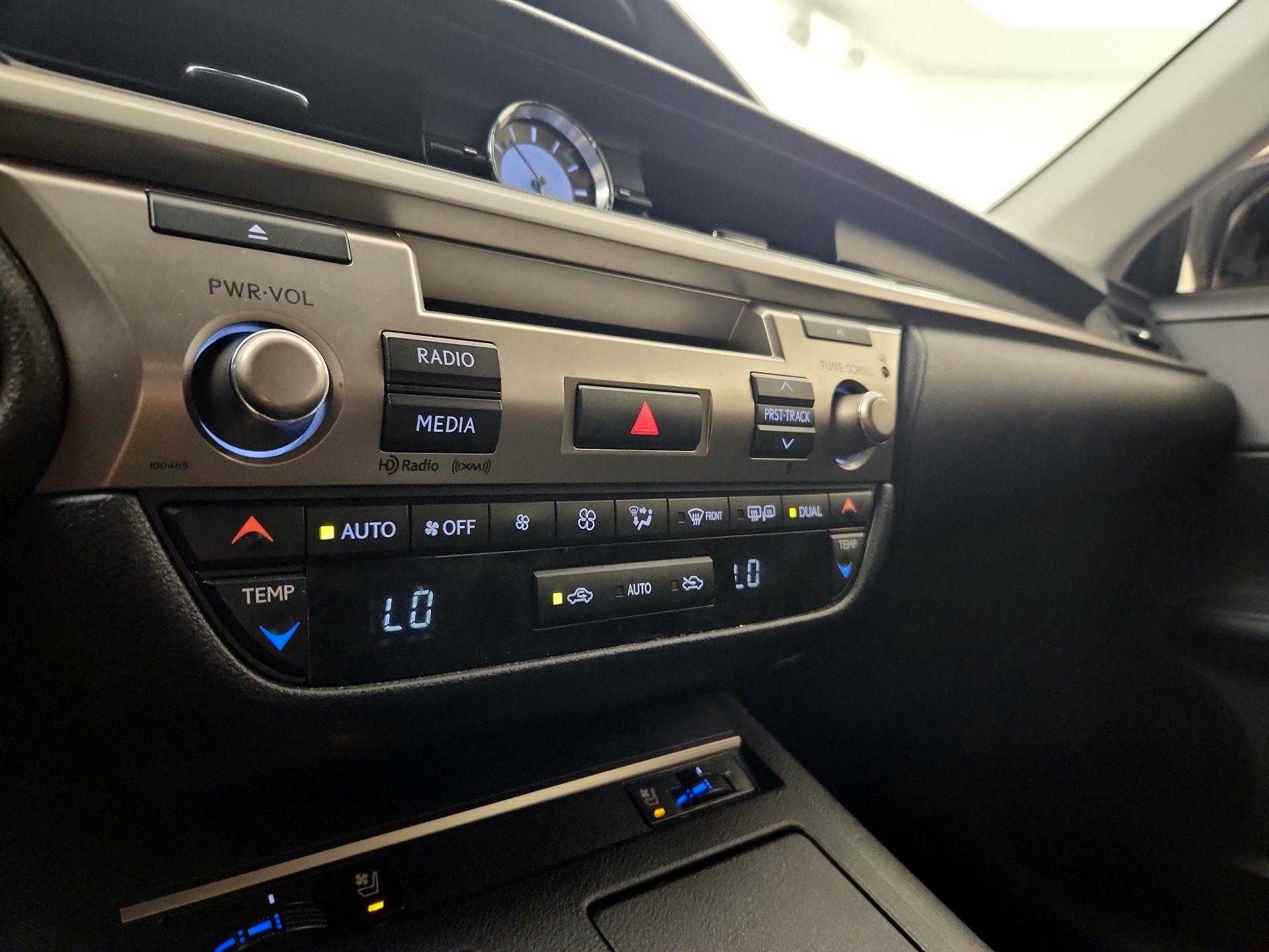 Thumbnail: 2015 Lexus ES - 16