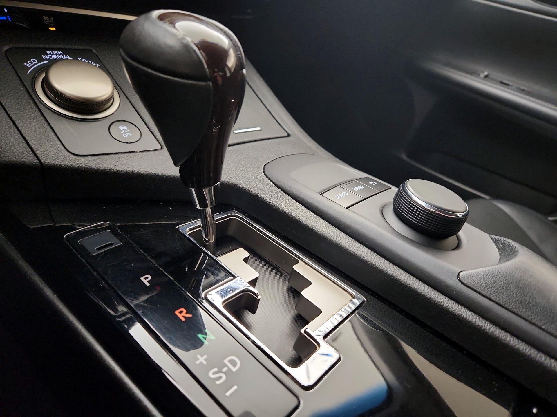 Thumbnail: 2015 Lexus ES - 17