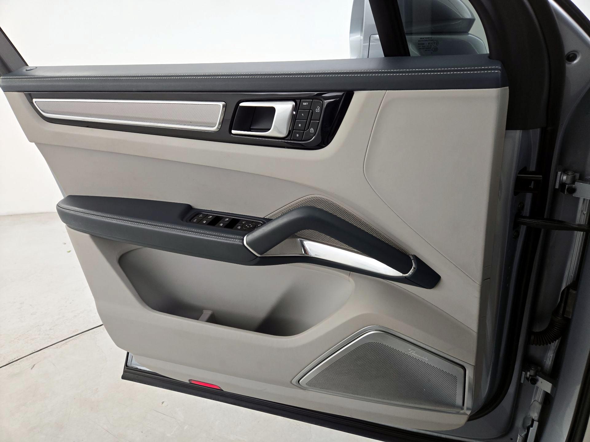 Thumbnail: 2020 Porsche Cayenne - 12