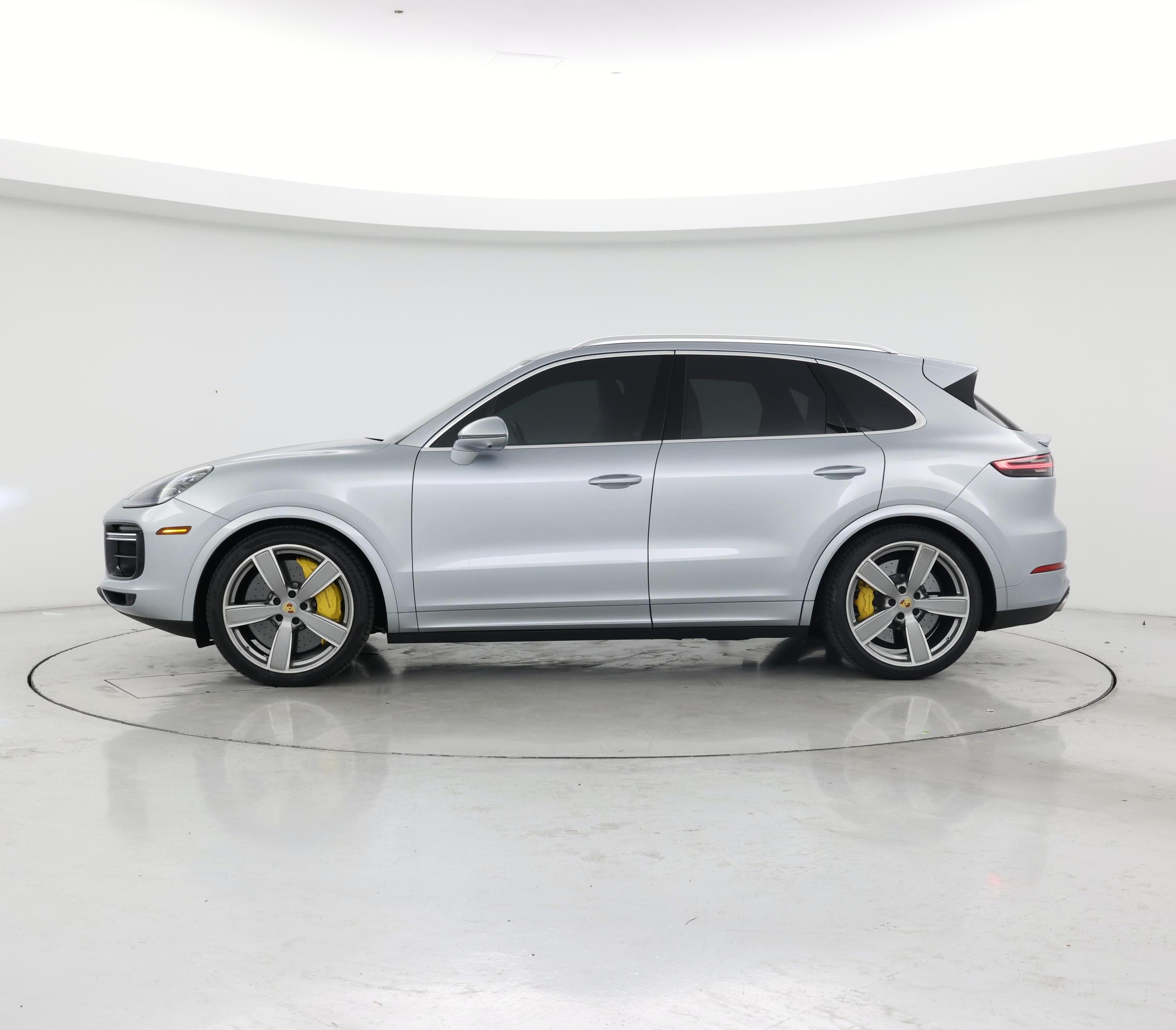Thumbnail: 2020 Porsche Cayenne - 3