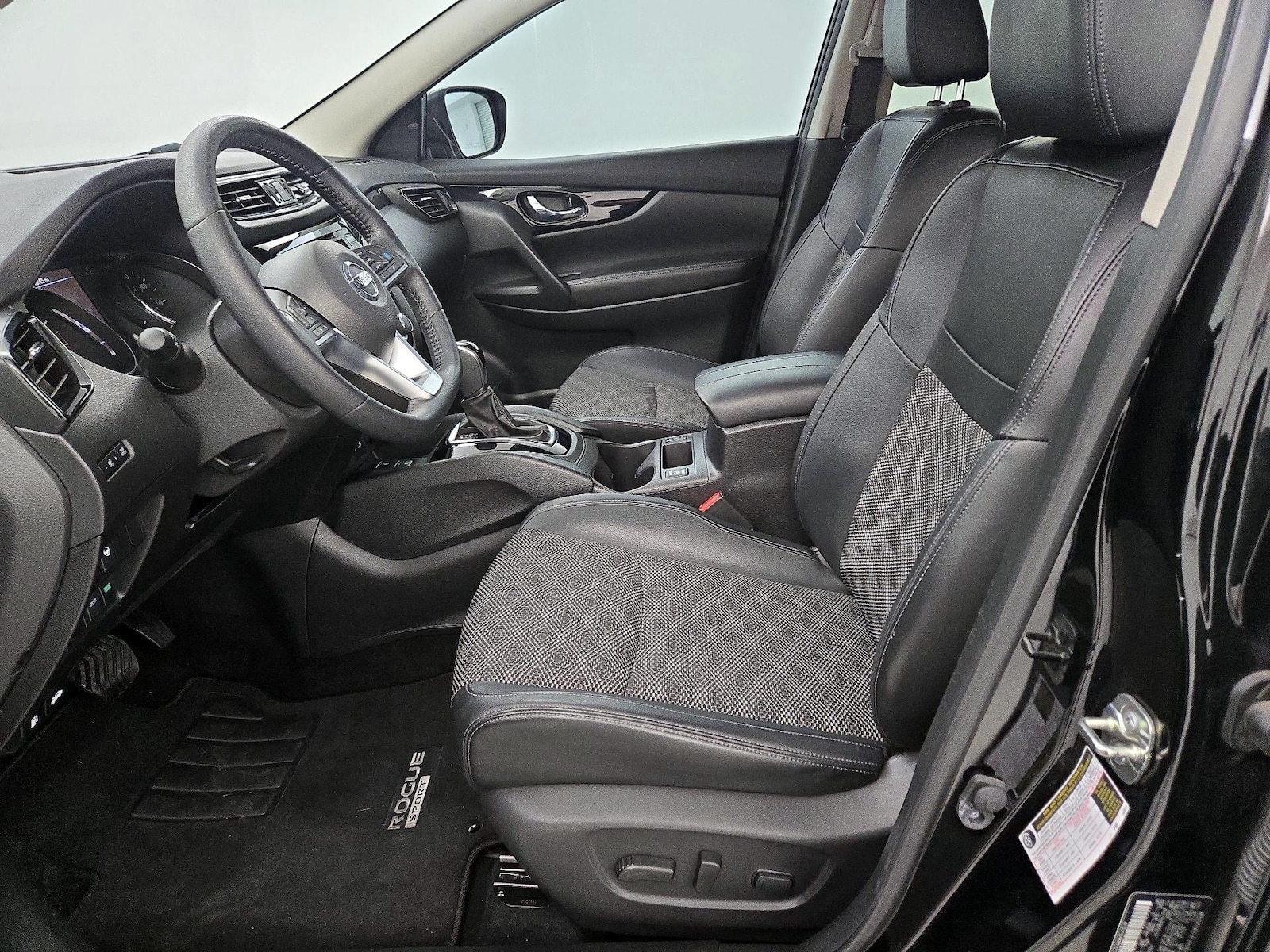 2022 Nissan Rogue Sport SV - Photo 12