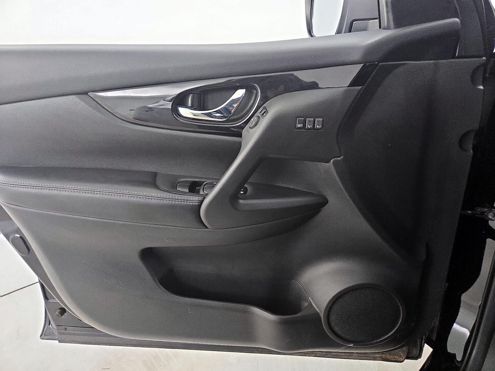 2022 Nissan Rogue Sport SV - Photo 13