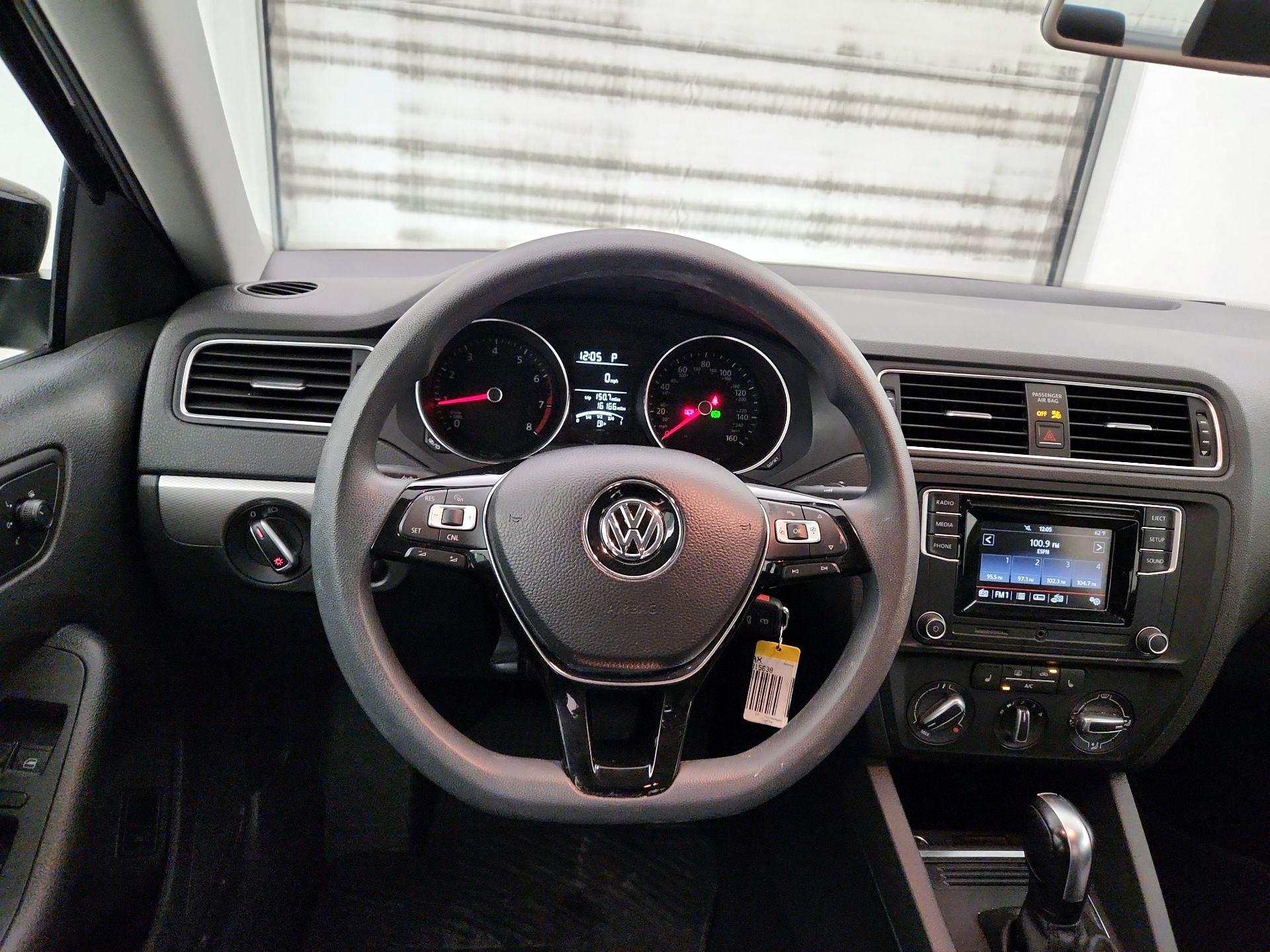 Thumbnail: 2017 Volkswagen Jetta - 10