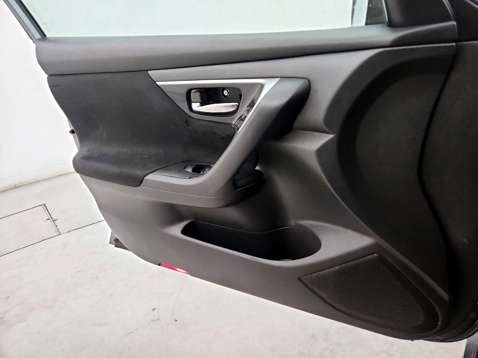 Thumbnail: 2014 Nissan Altima - 12