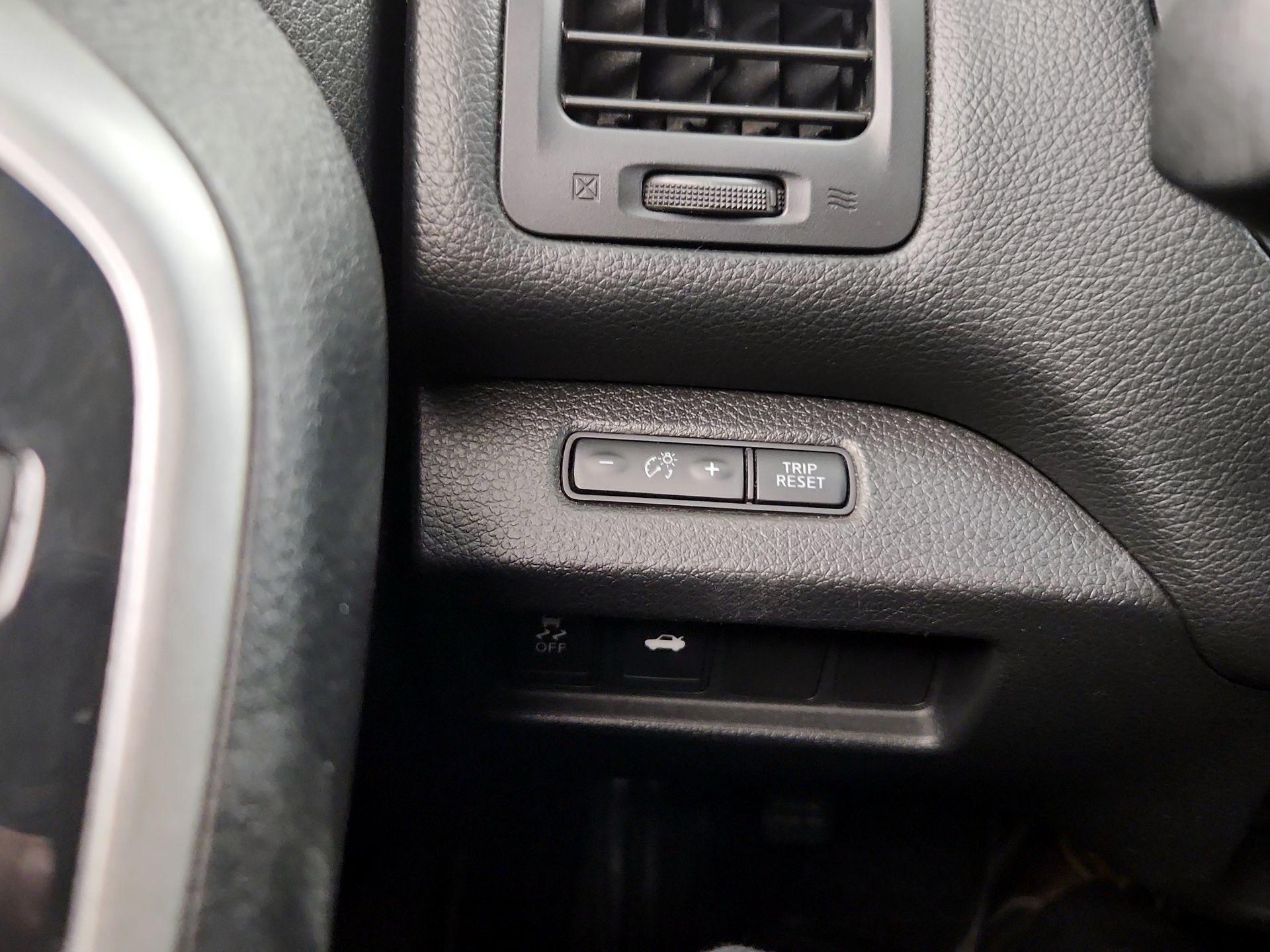 Thumbnail: 2014 Nissan Altima - 13
