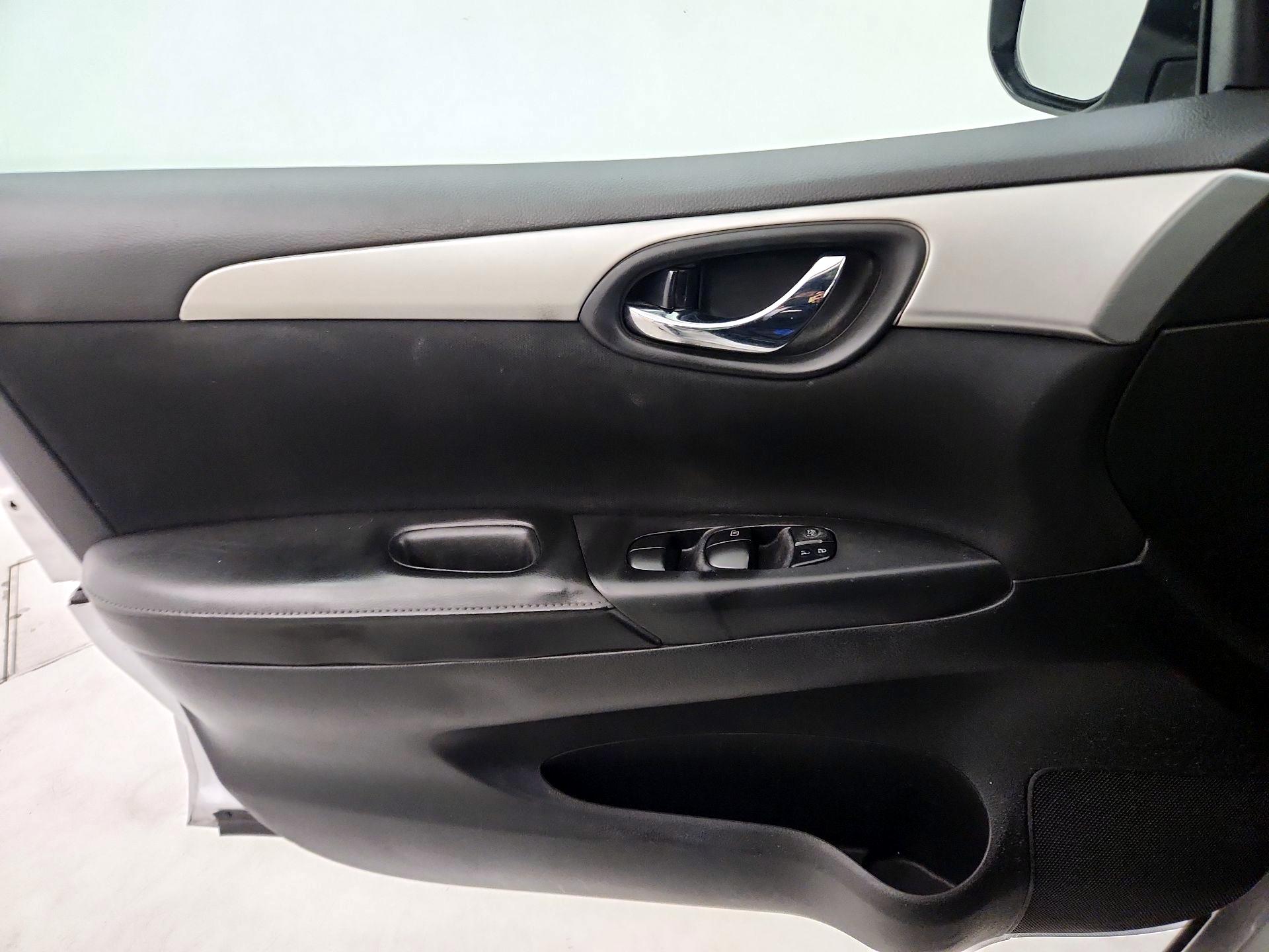 Thumbnail: 2019 Nissan Sentra - 12