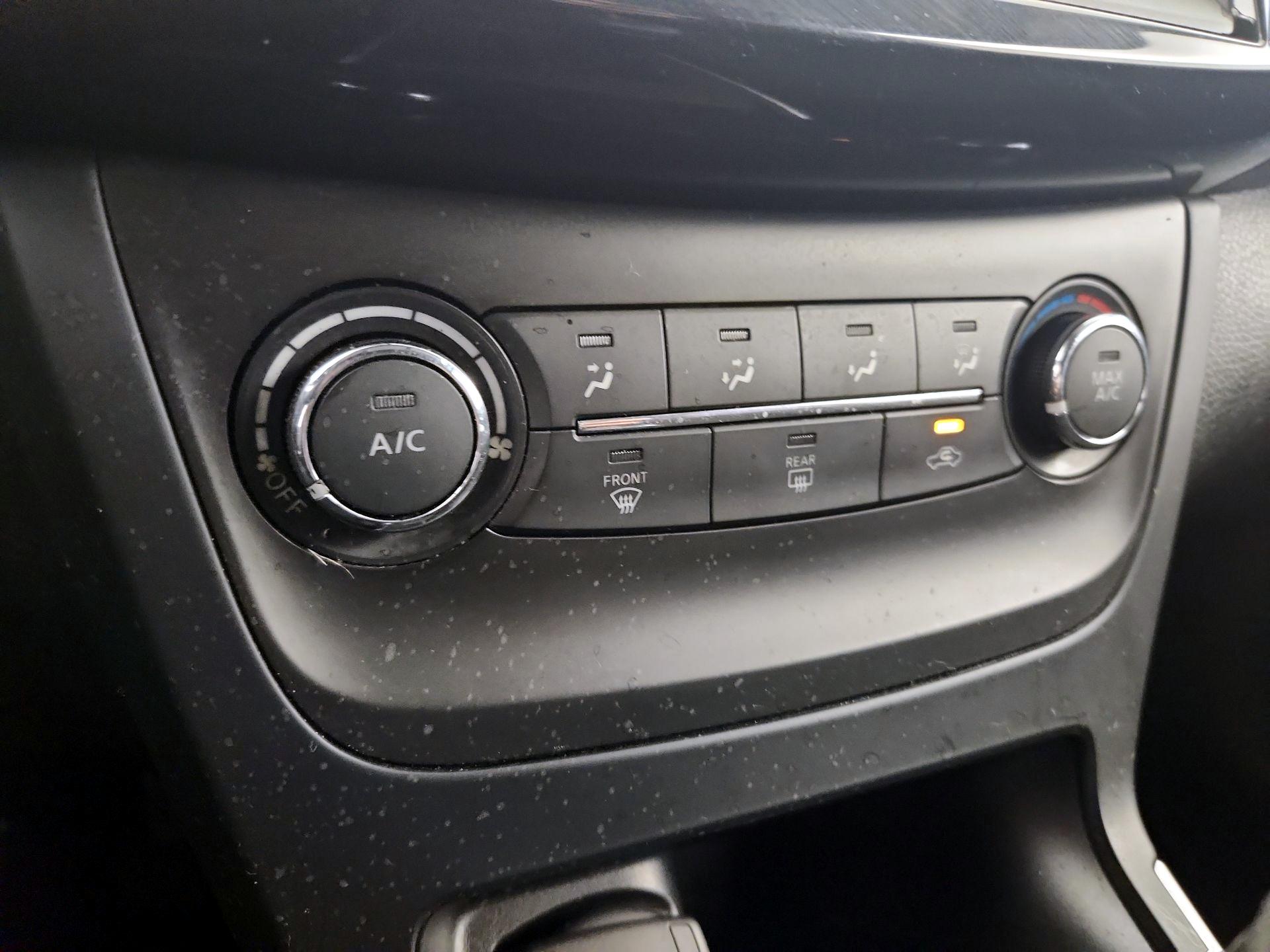 Thumbnail: 2019 Nissan Sentra - 16