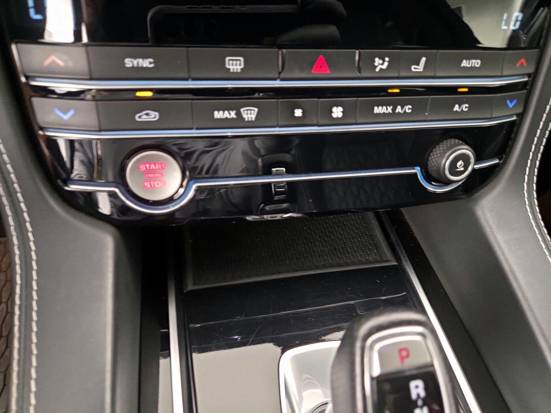 Thumbnail: 2020 Jaguar F-Pace - 17