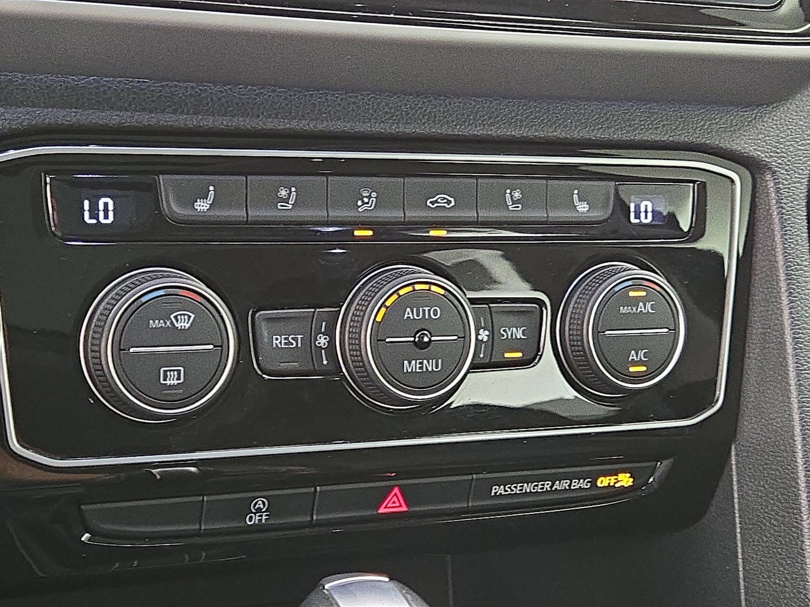2022 Volkswagen Atlas SEL Premium R-Line - Photo 17