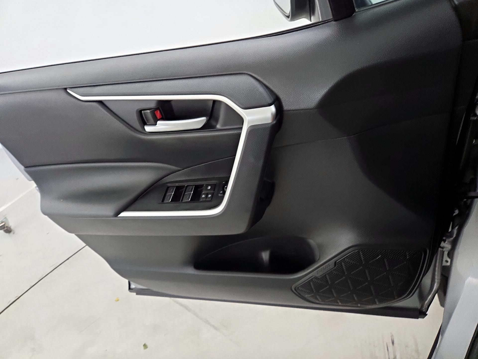 Thumbnail: 2025 Toyota RAV4 - 12