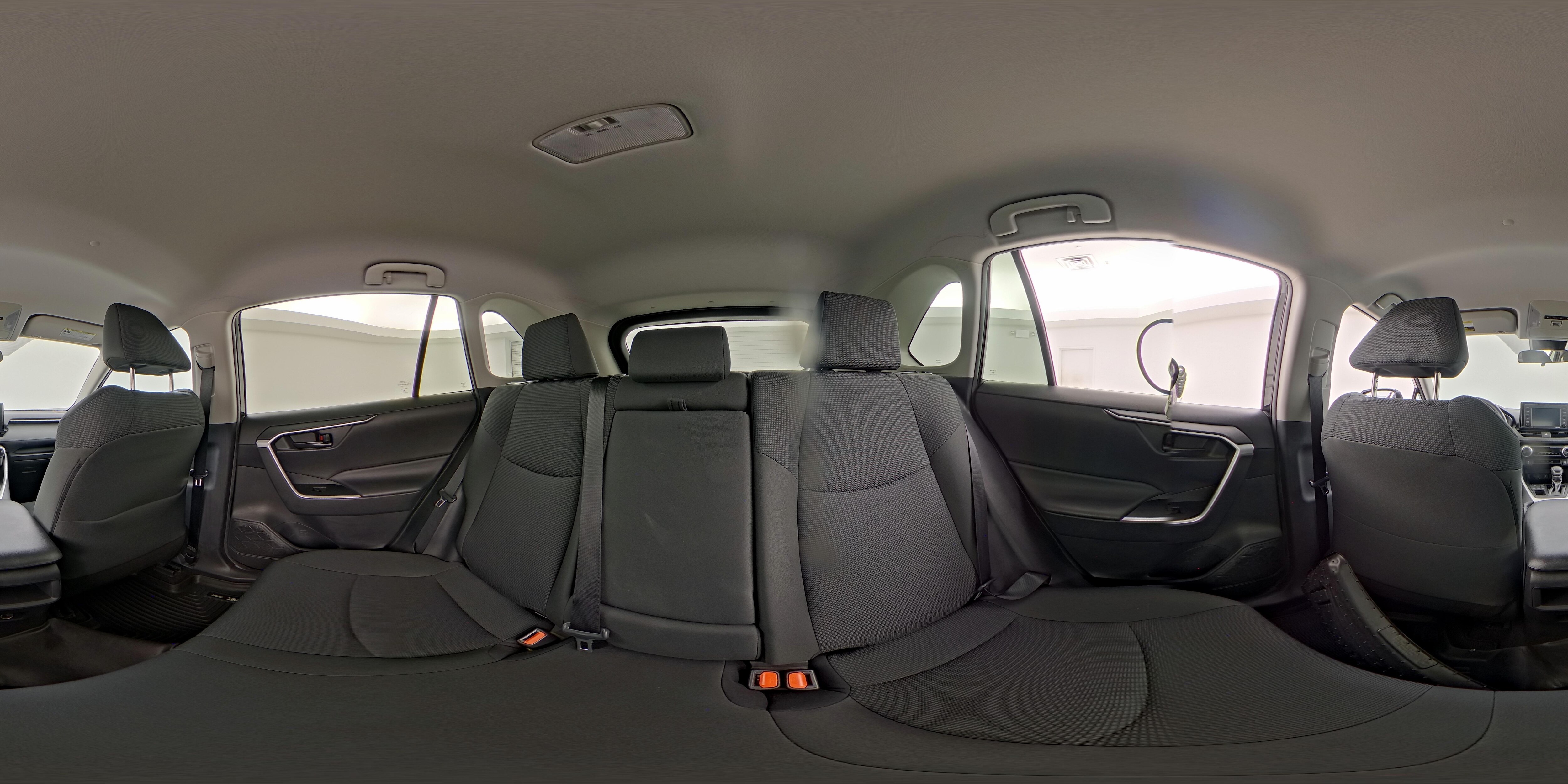 2021 Toyota RAV4 LE - Photo 26