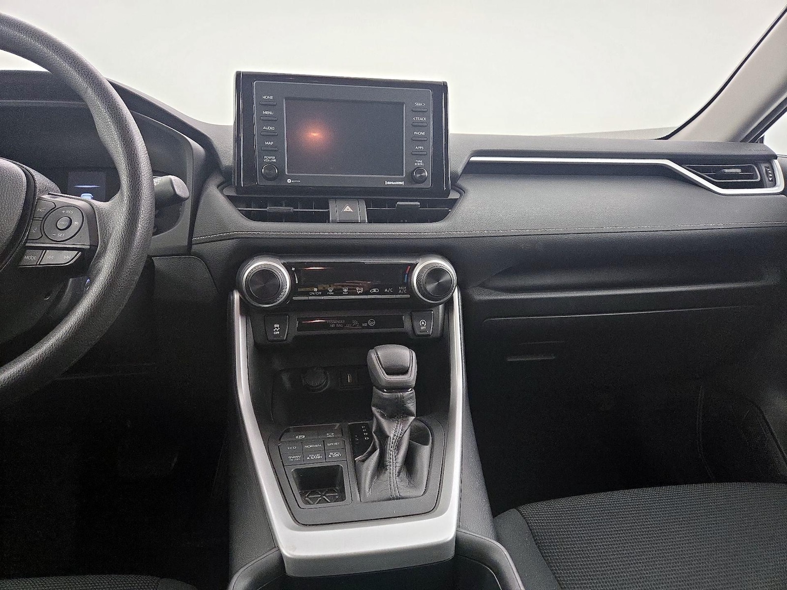 2021 Toyota RAV4 LE - Photo 10