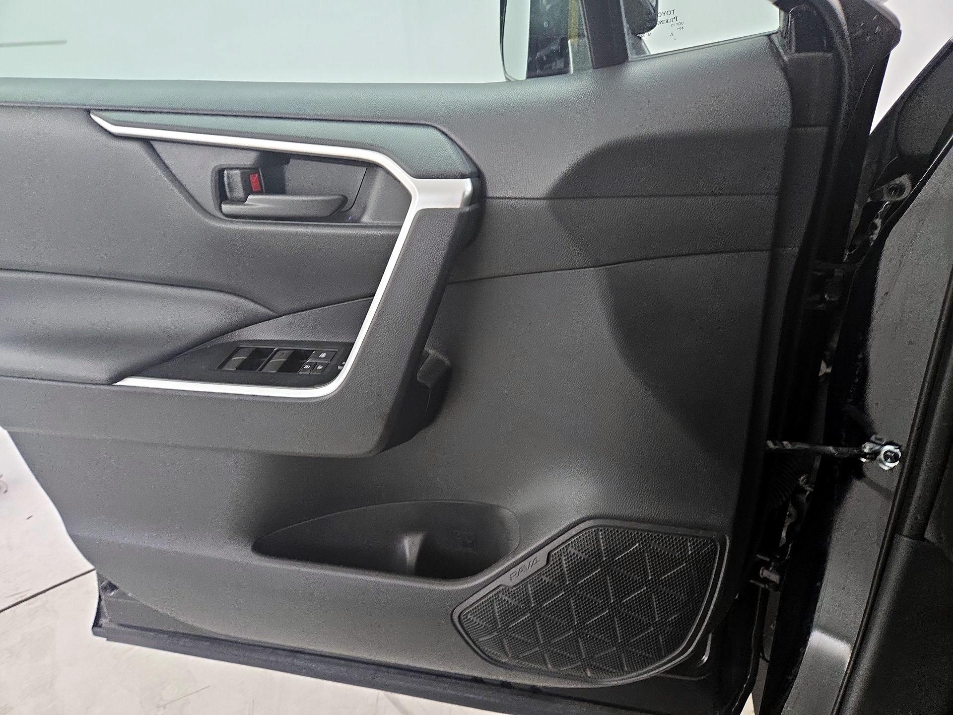 Thumbnail: 2021 Toyota RAV4 - 12