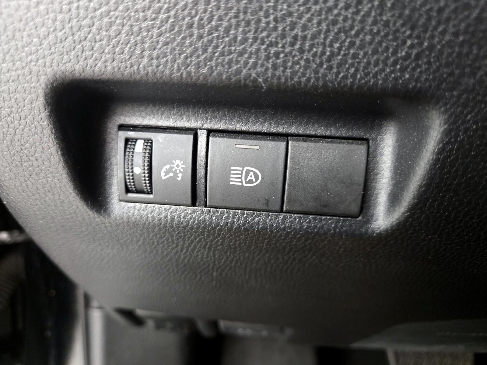 2021 Toyota RAV4 LE - Photo 14