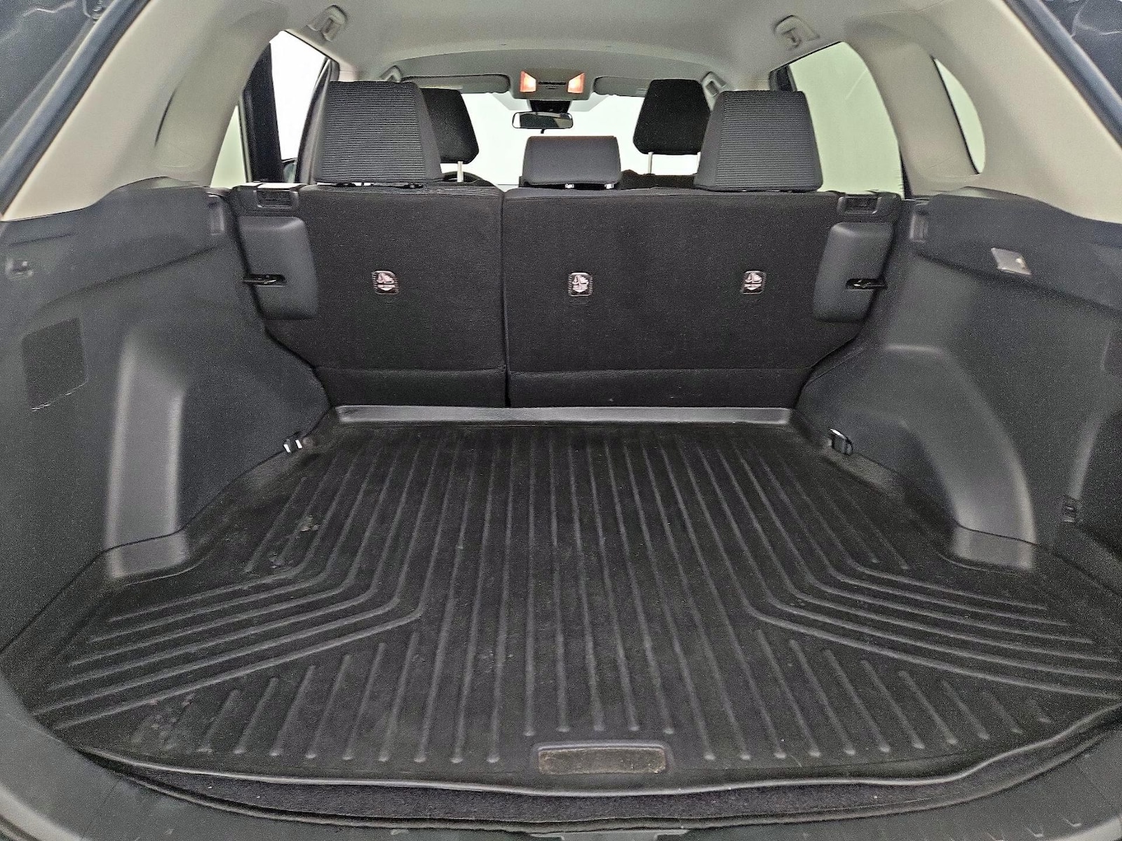 2021 Toyota RAV4 LE - Photo 21