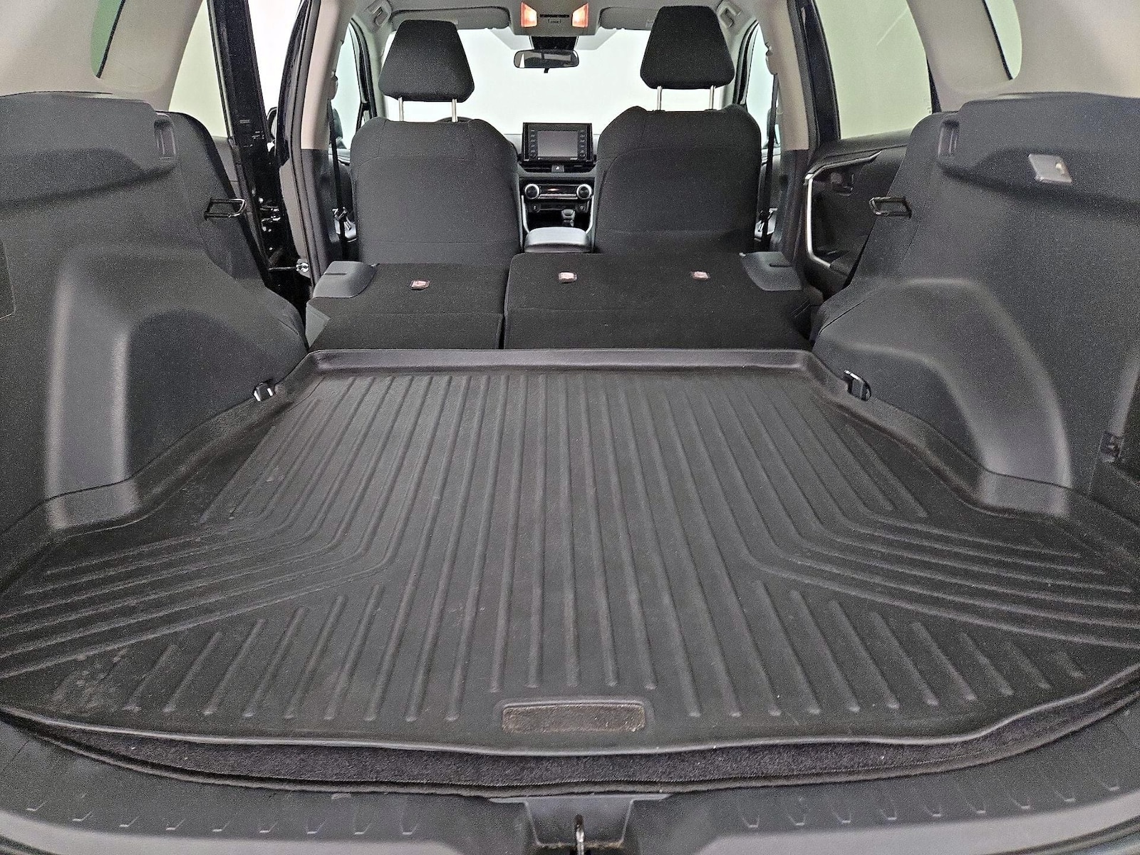 2021 Toyota RAV4 LE - Photo 22