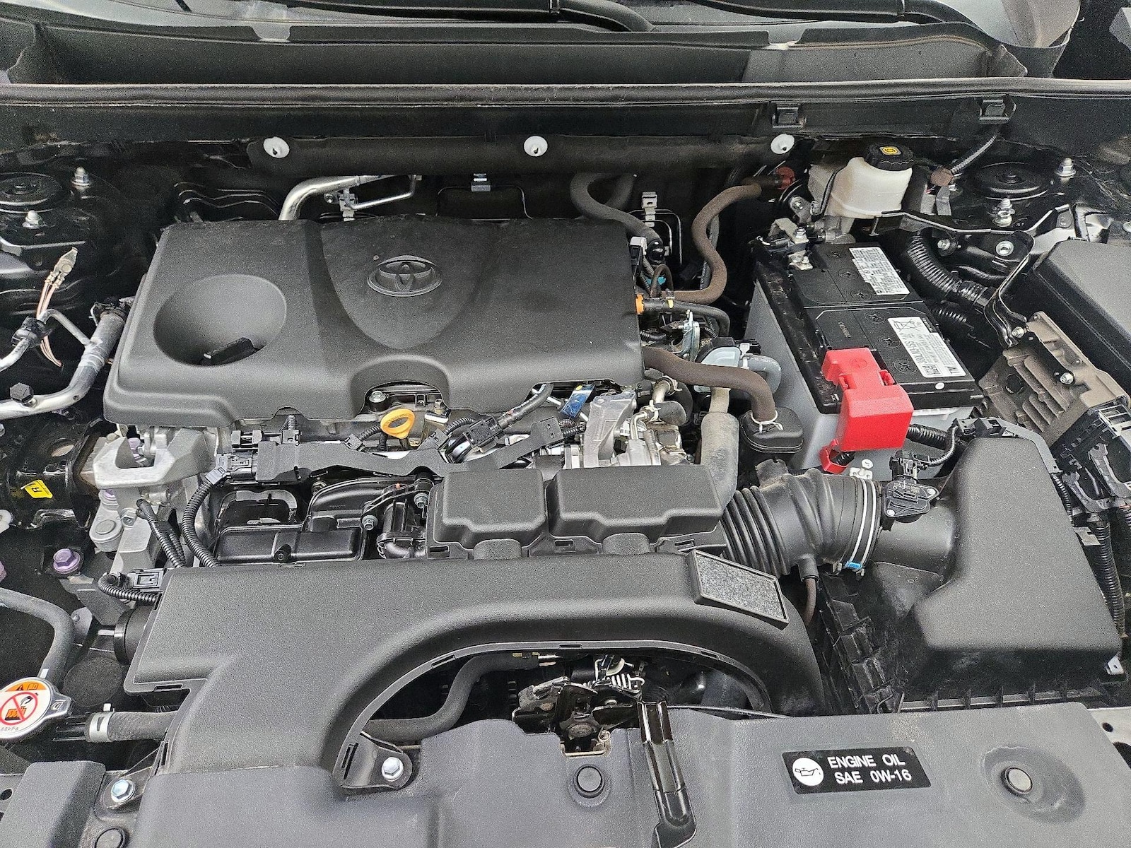 2021 Toyota RAV4 LE - Photo 23