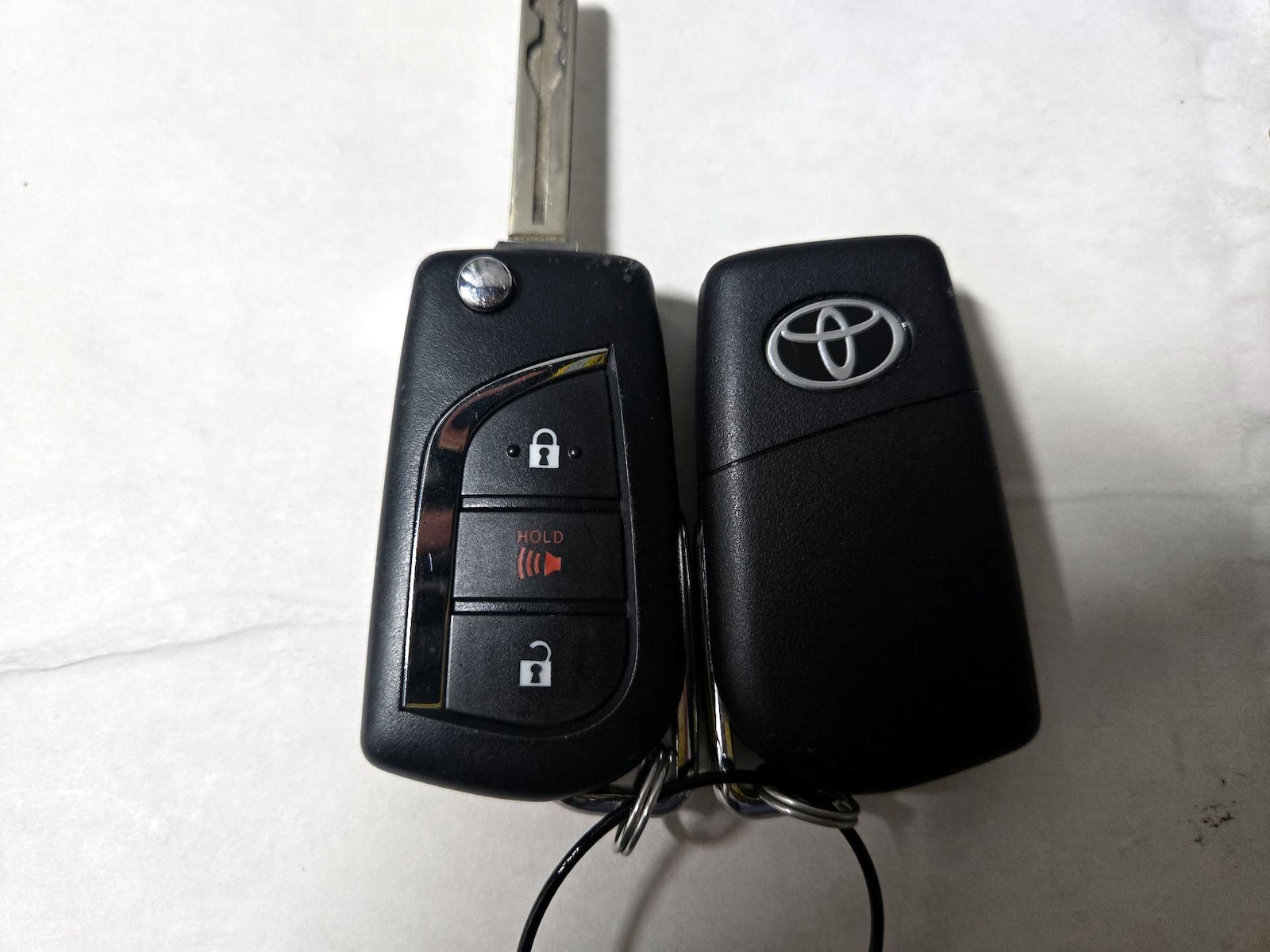 2021 Toyota RAV4 LE - Photo 24