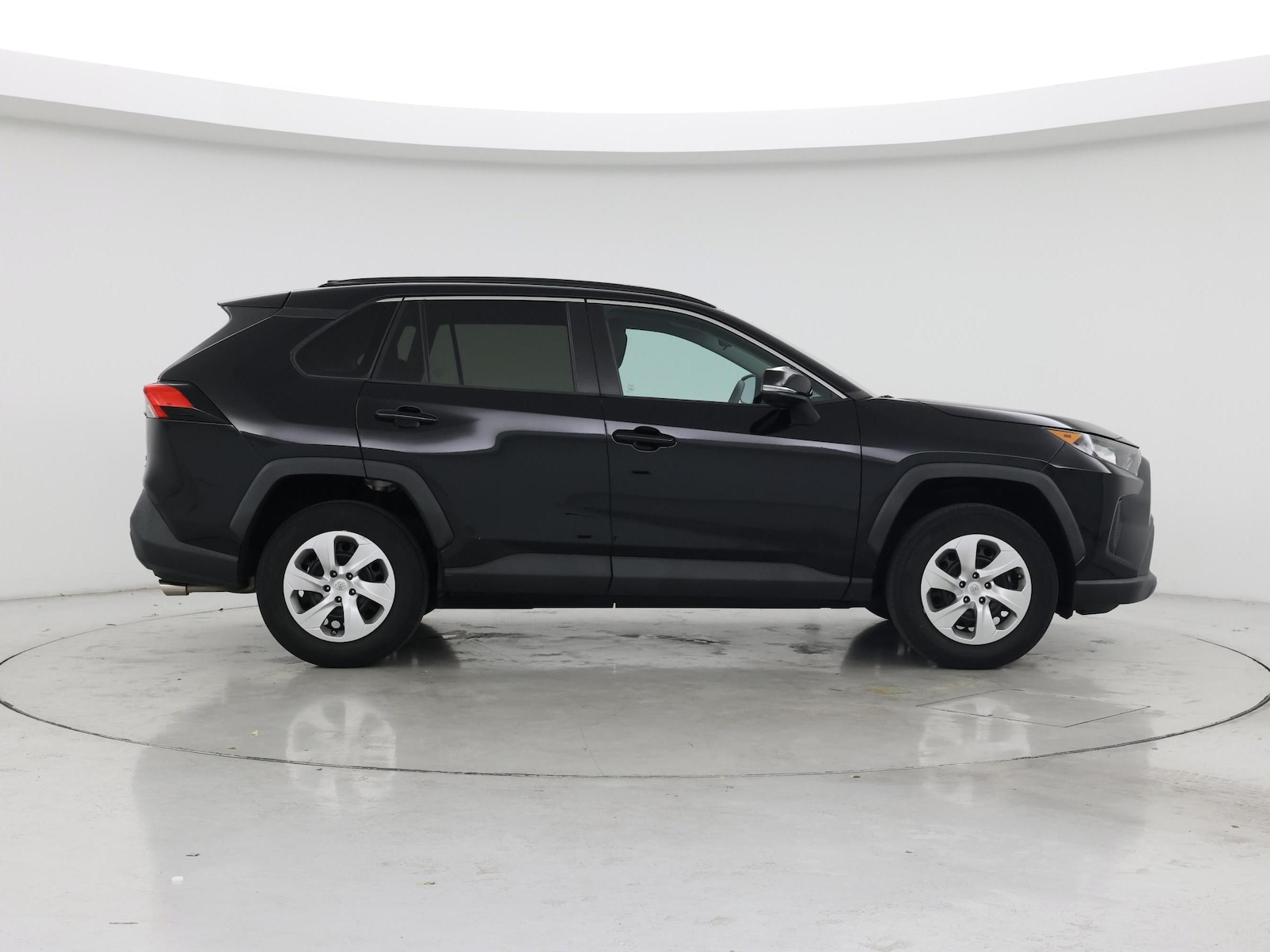 2021 Toyota RAV4 LE - Photo 8