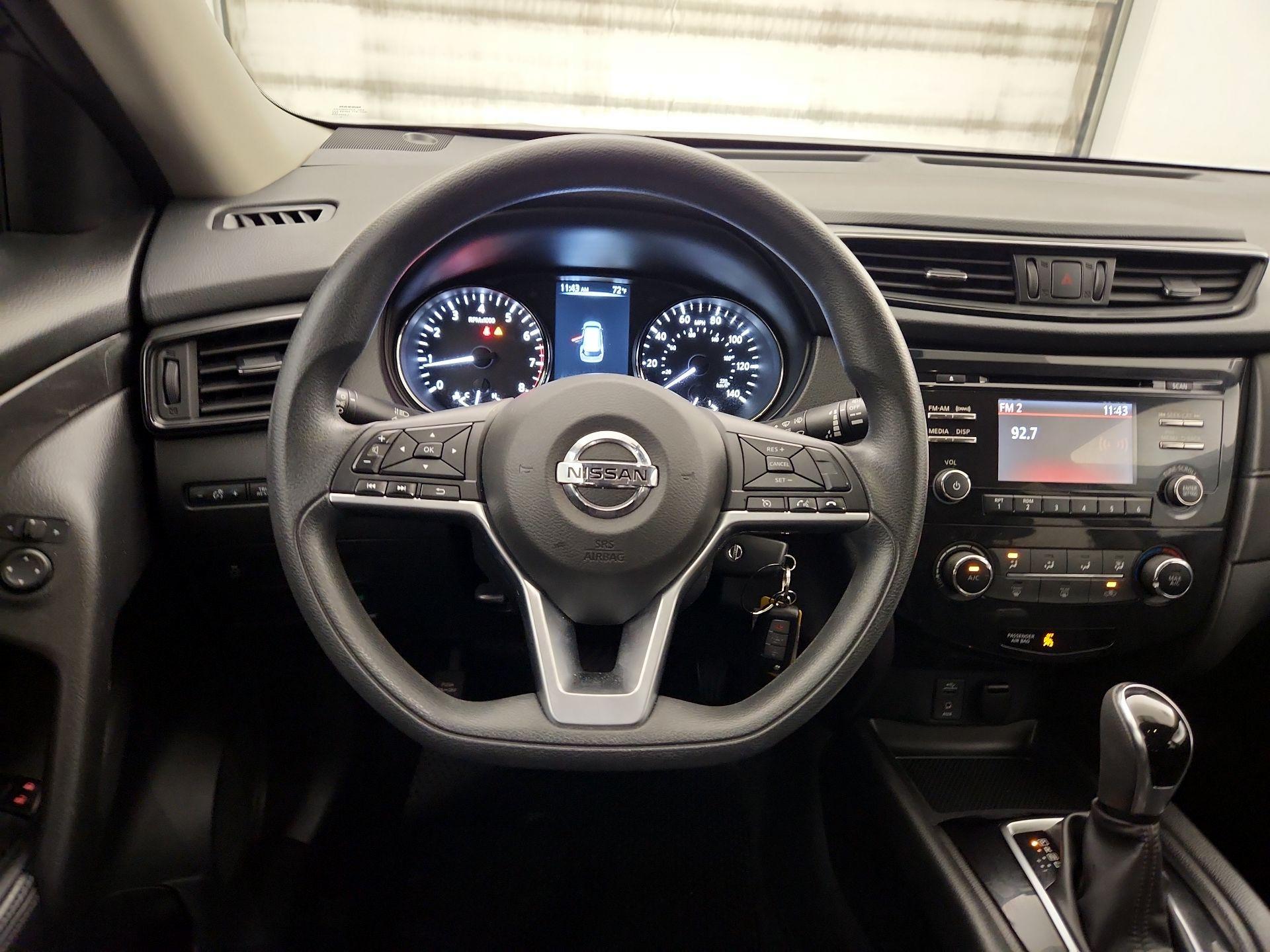 Thumbnail: 2017 Nissan Rogue - 10