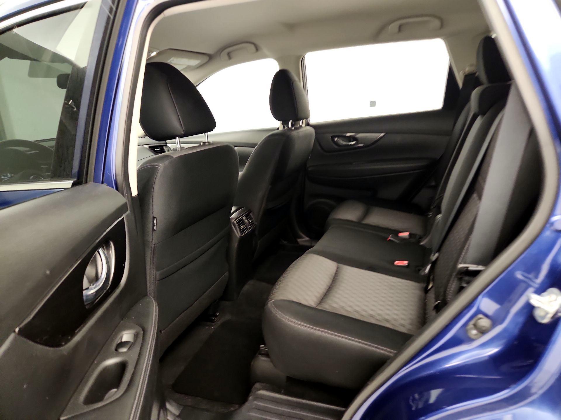 Thumbnail: 2017 Nissan Rogue - 19
