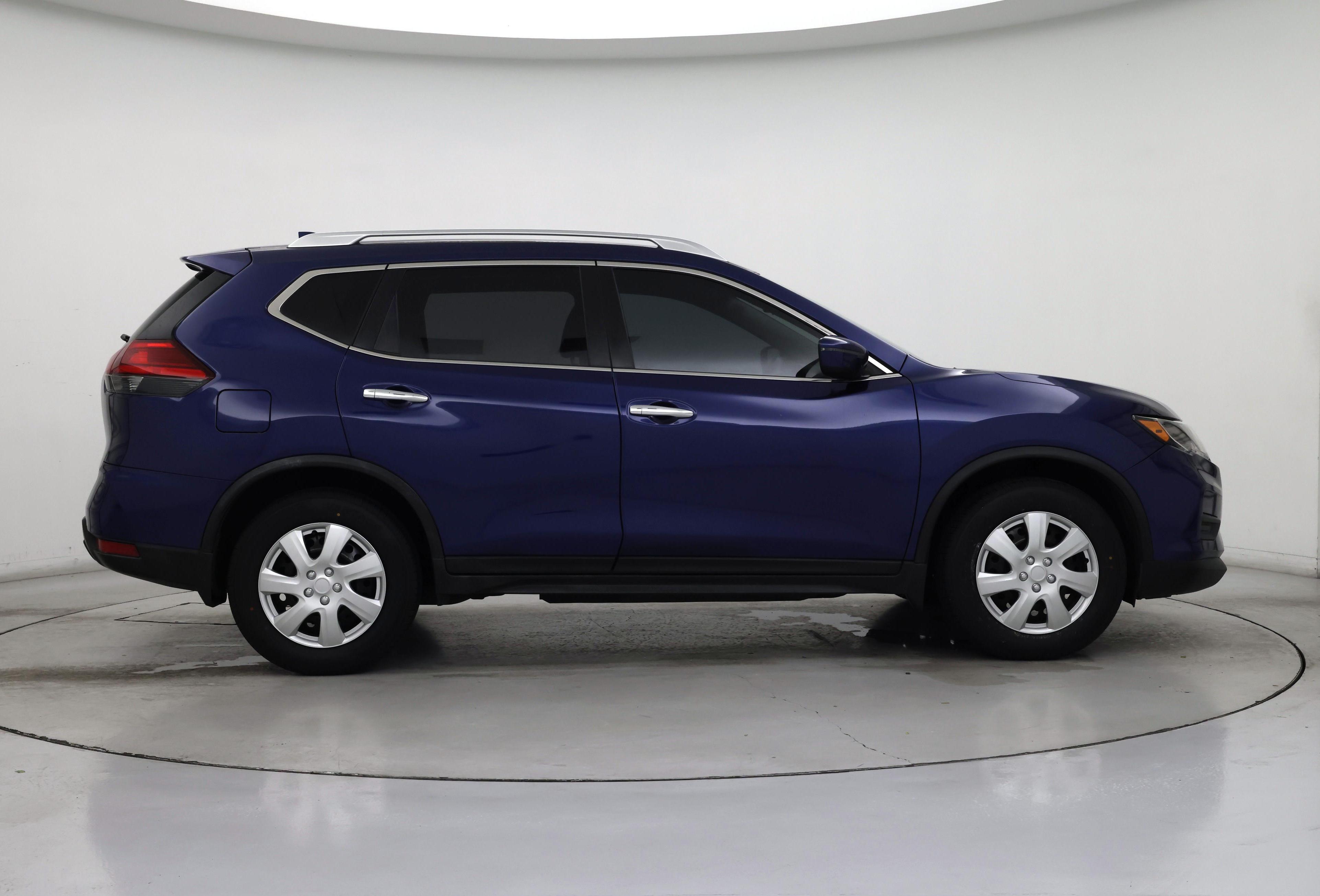 Thumbnail: 2017 Nissan Rogue - 7