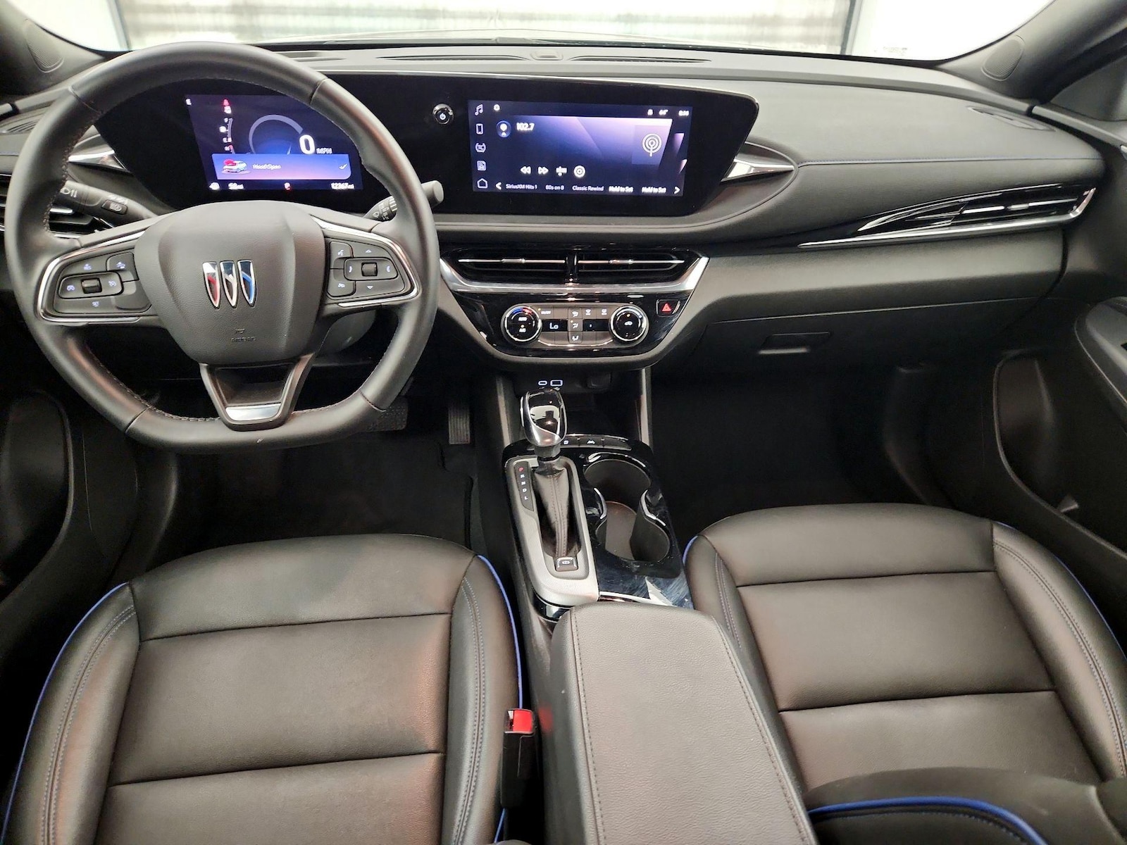 2025 Buick Envista Sport Touring - Photo 10