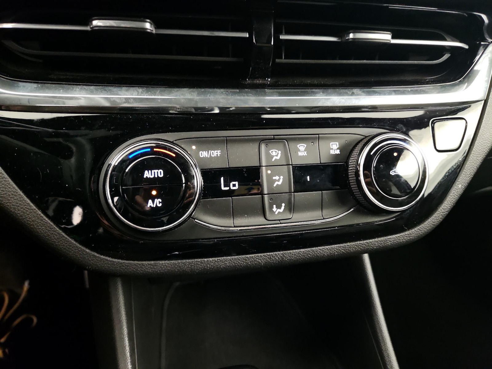 2025 Buick Envista Sport Touring - Photo 17