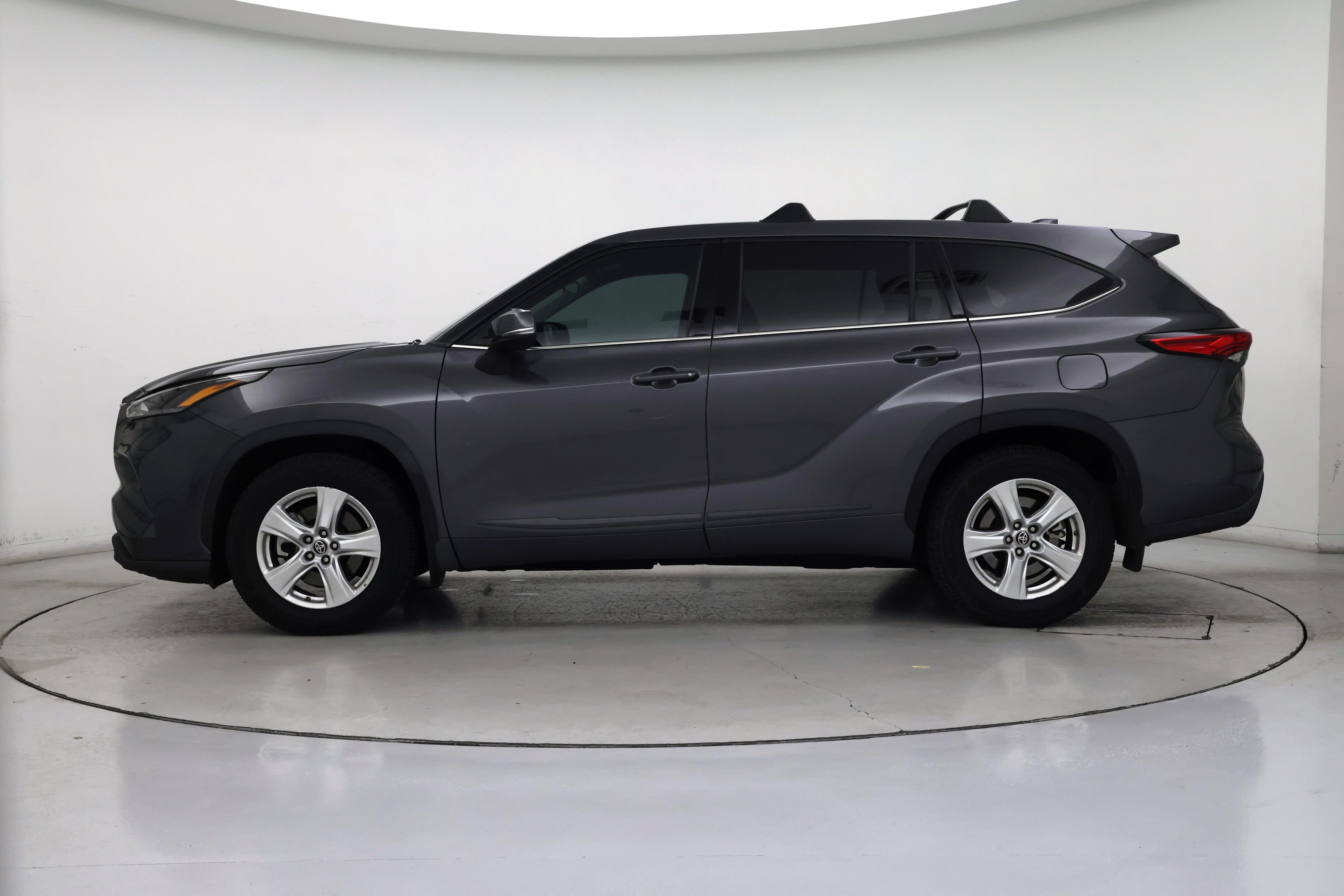 Thumbnail: 2021 Toyota Highlander - 3