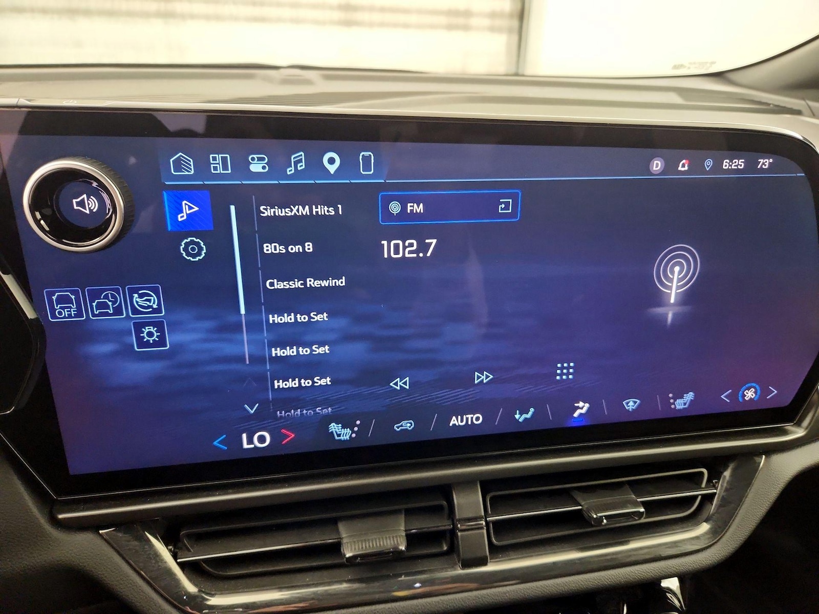 2025 Chevrolet Equinox EV RS - Photo 16