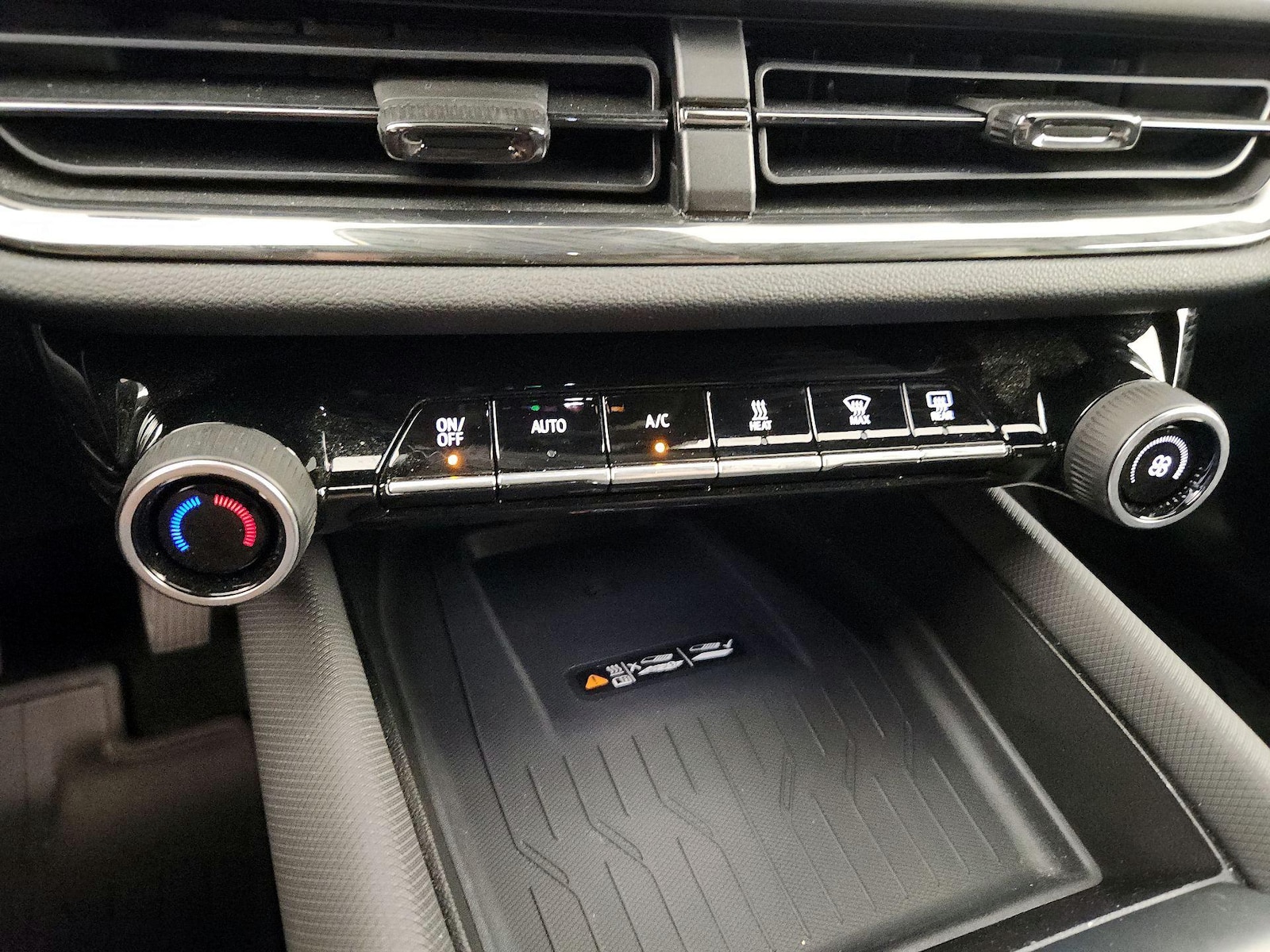 2025 Chevrolet Equinox EV RS - Photo 17