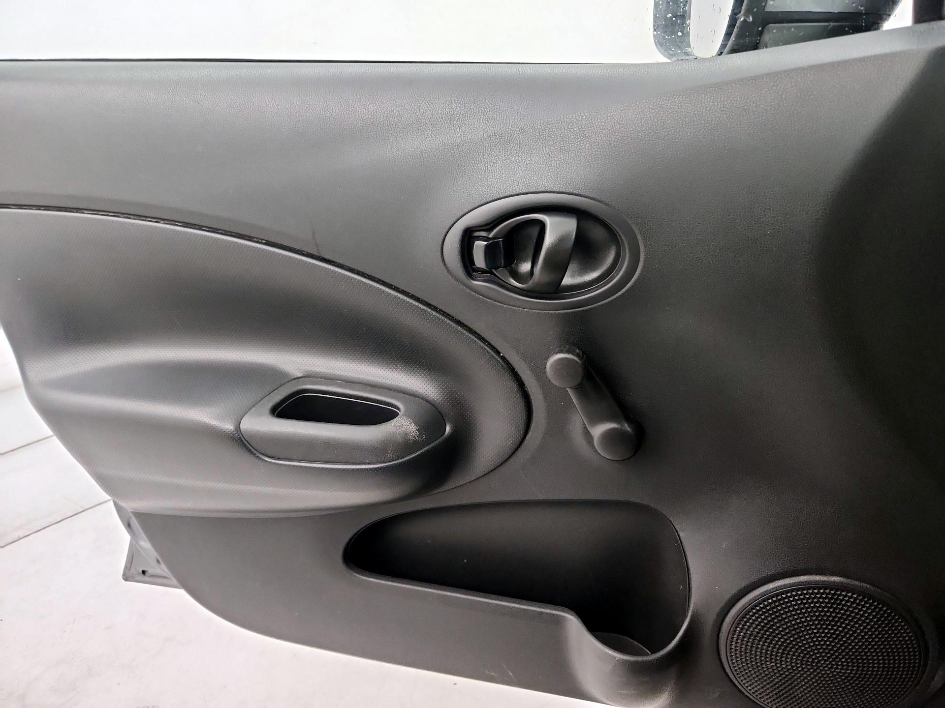 Thumbnail: 2016 Nissan Versa Note - 12