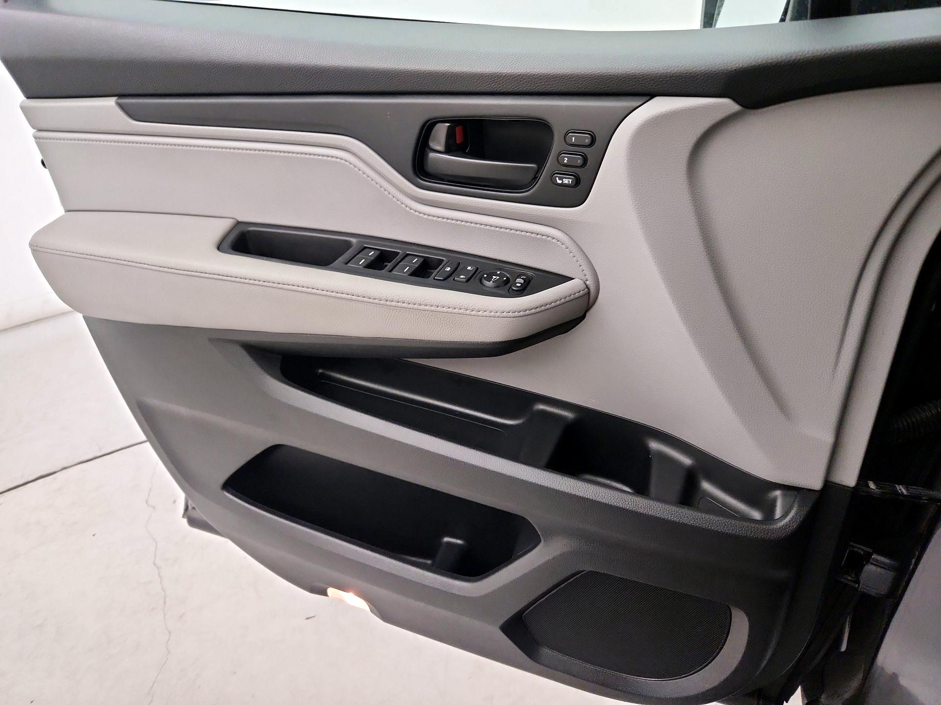 Thumbnail: 2019 Honda Odyssey - 12