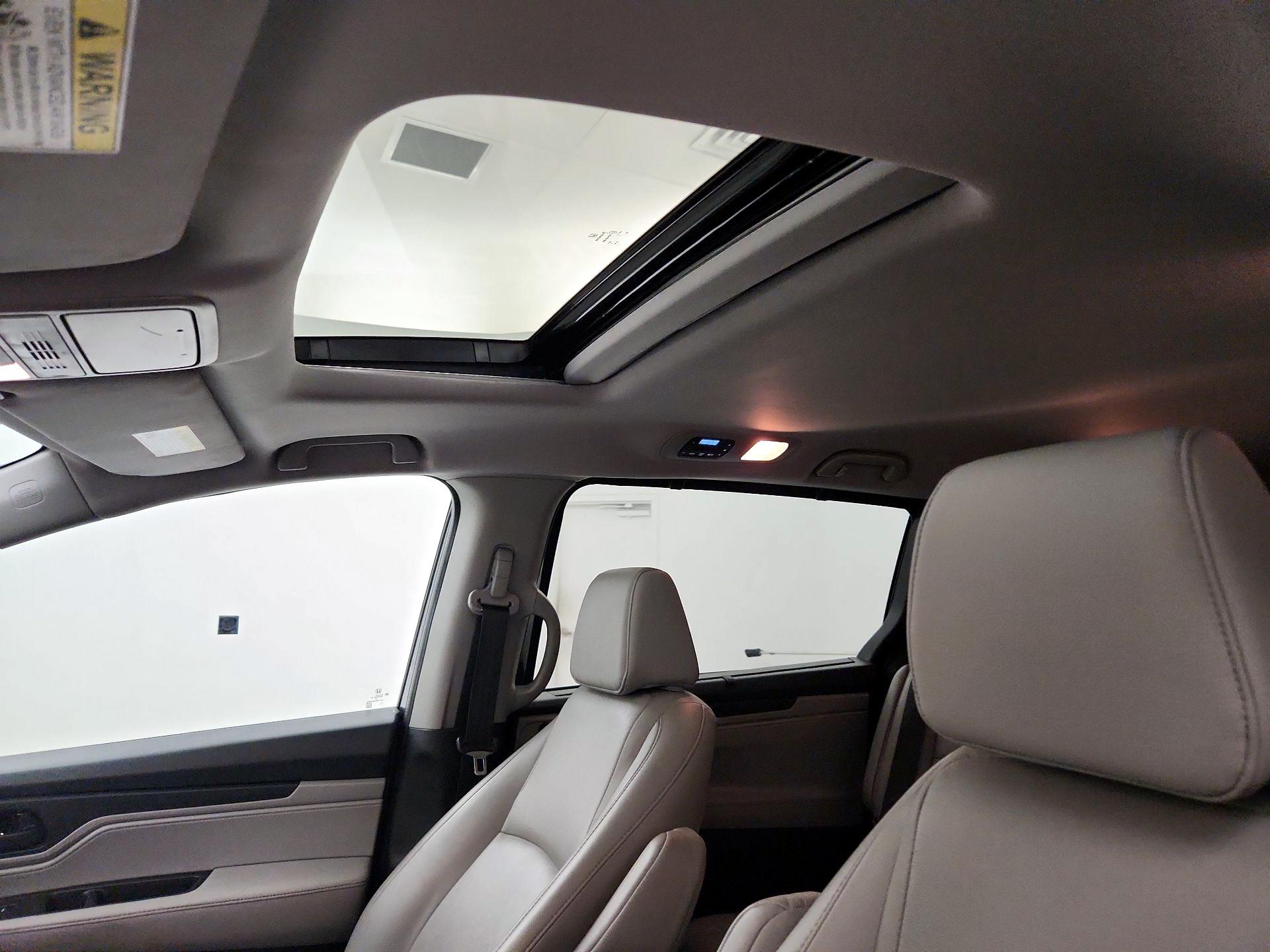 Thumbnail: 2019 Honda Odyssey - 18