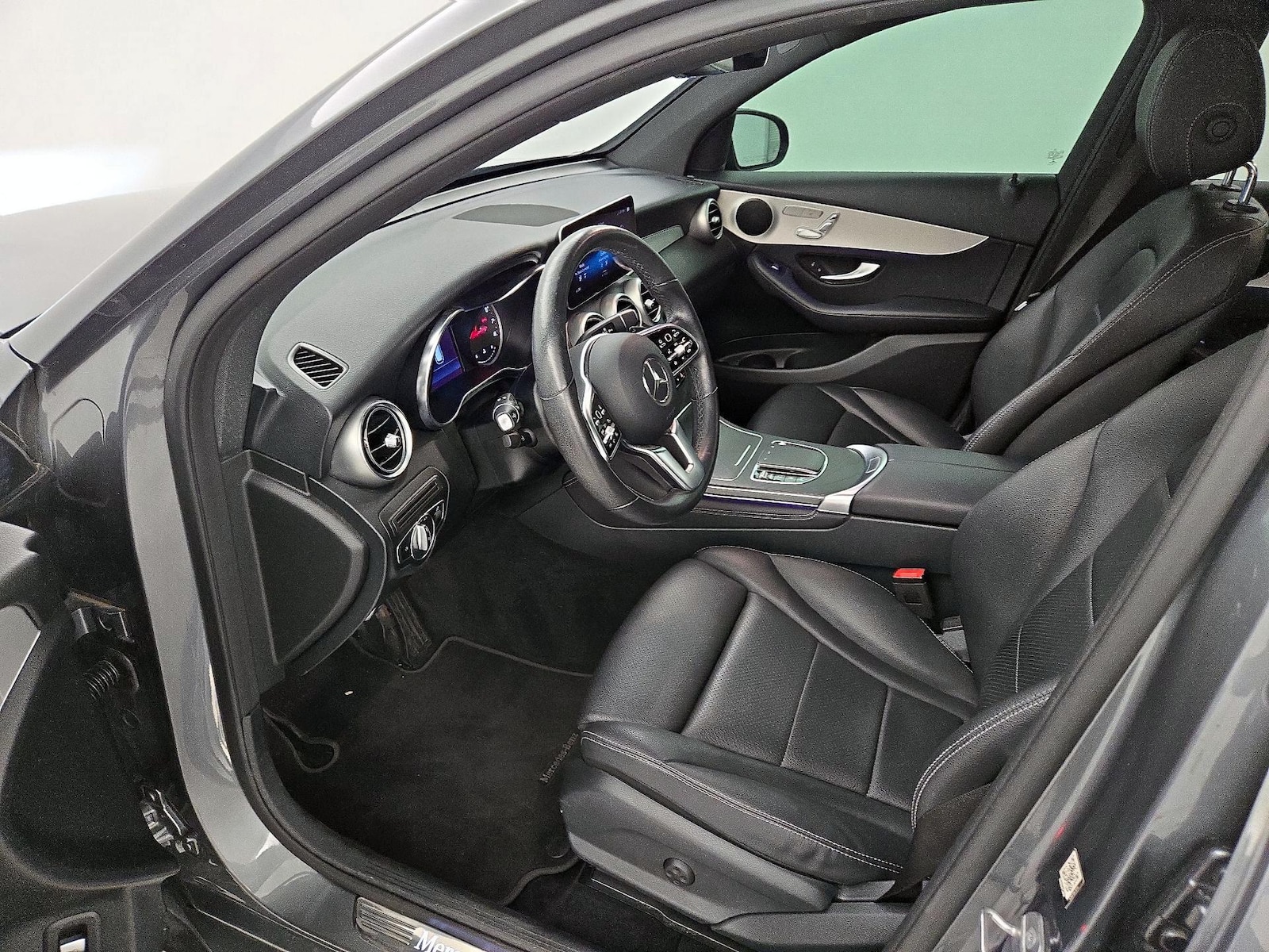 2021 Mercedes-Benz GLC GLC300 - Photo 12