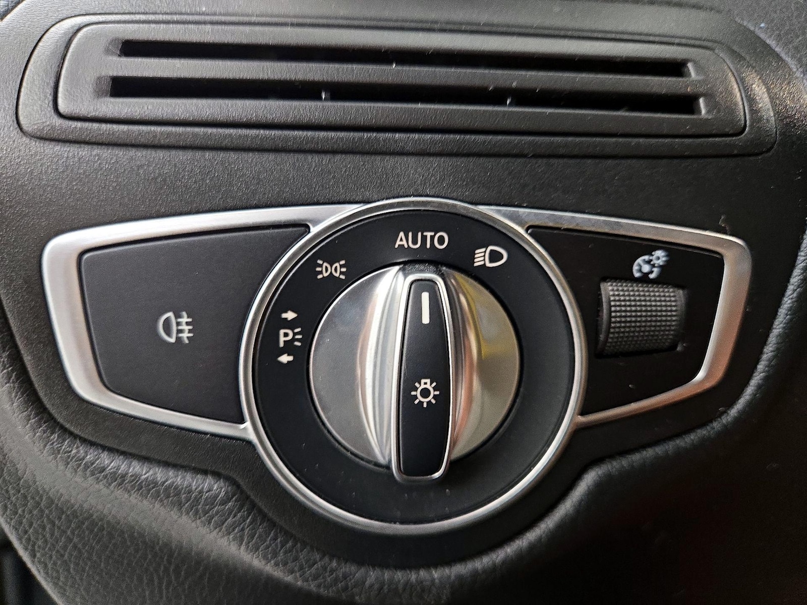 2021 Mercedes-Benz GLC GLC300 - Photo 14